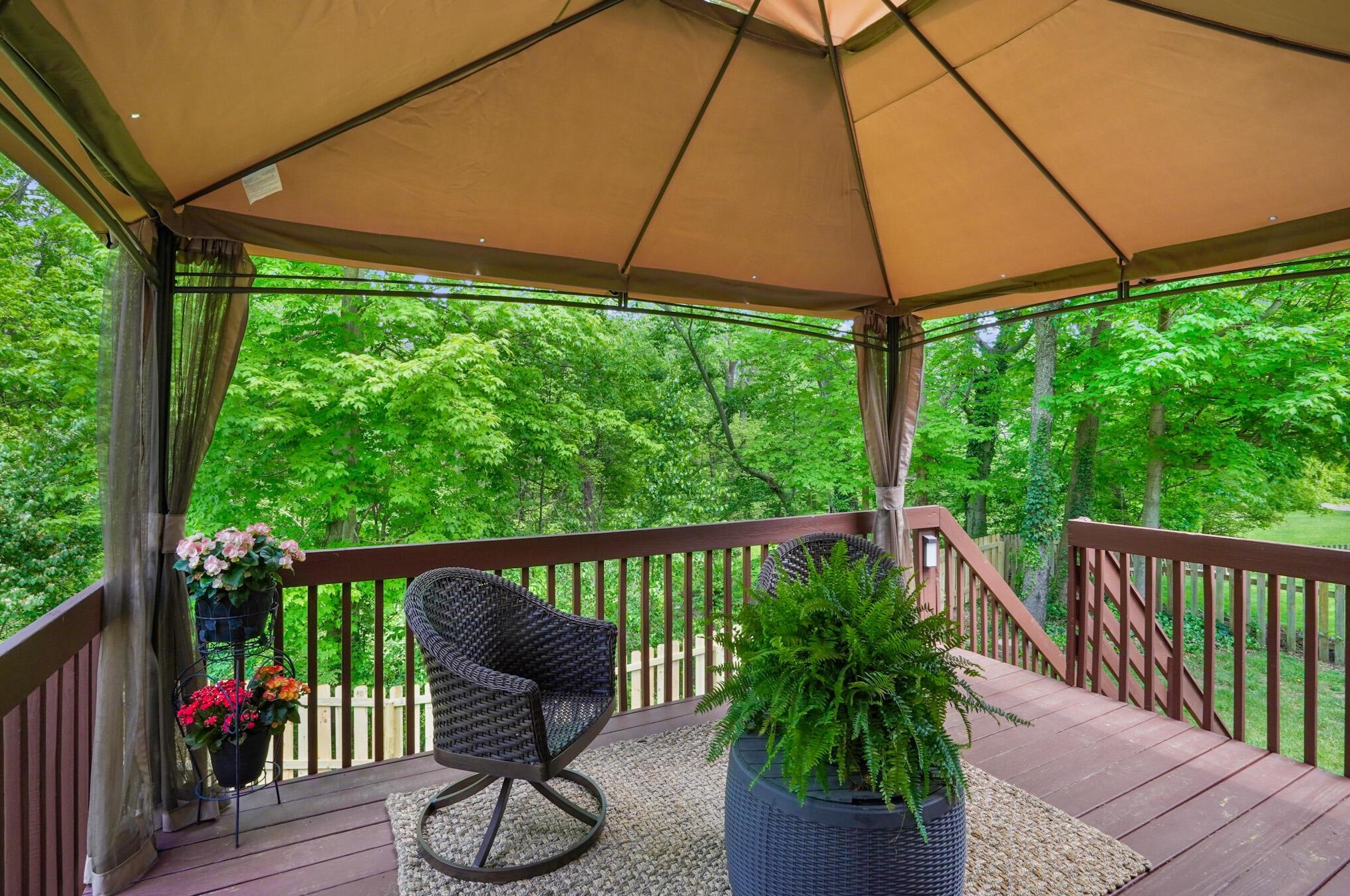 216 Ashley Ct, Columbus OH 43230-6250 exterior