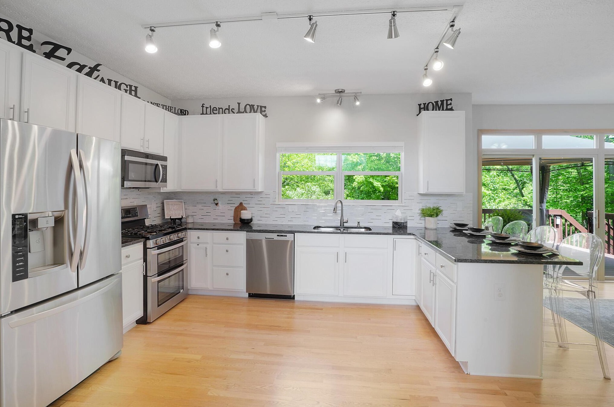 216 Ashley Ct, Columbus OH 43230-6250 exterior