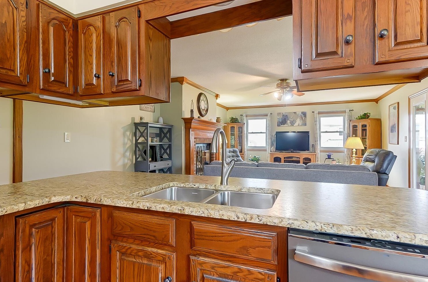 6359 Youngland Dr, Columbus OH 43228-9478 exterior