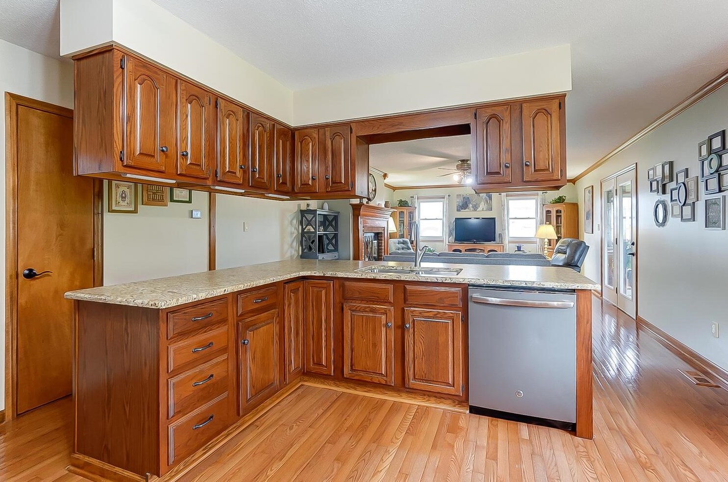 6359 Youngland Dr, Columbus OH 43228-9478 exterior