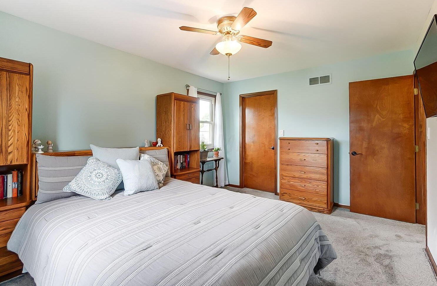 6359 Youngland Dr, Columbus OH 43228-9478 exterior