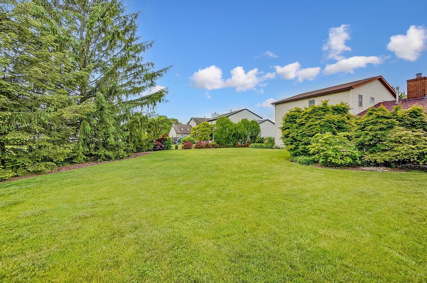 6359 Youngland Dr, Columbus OH 43228-9478 exterior