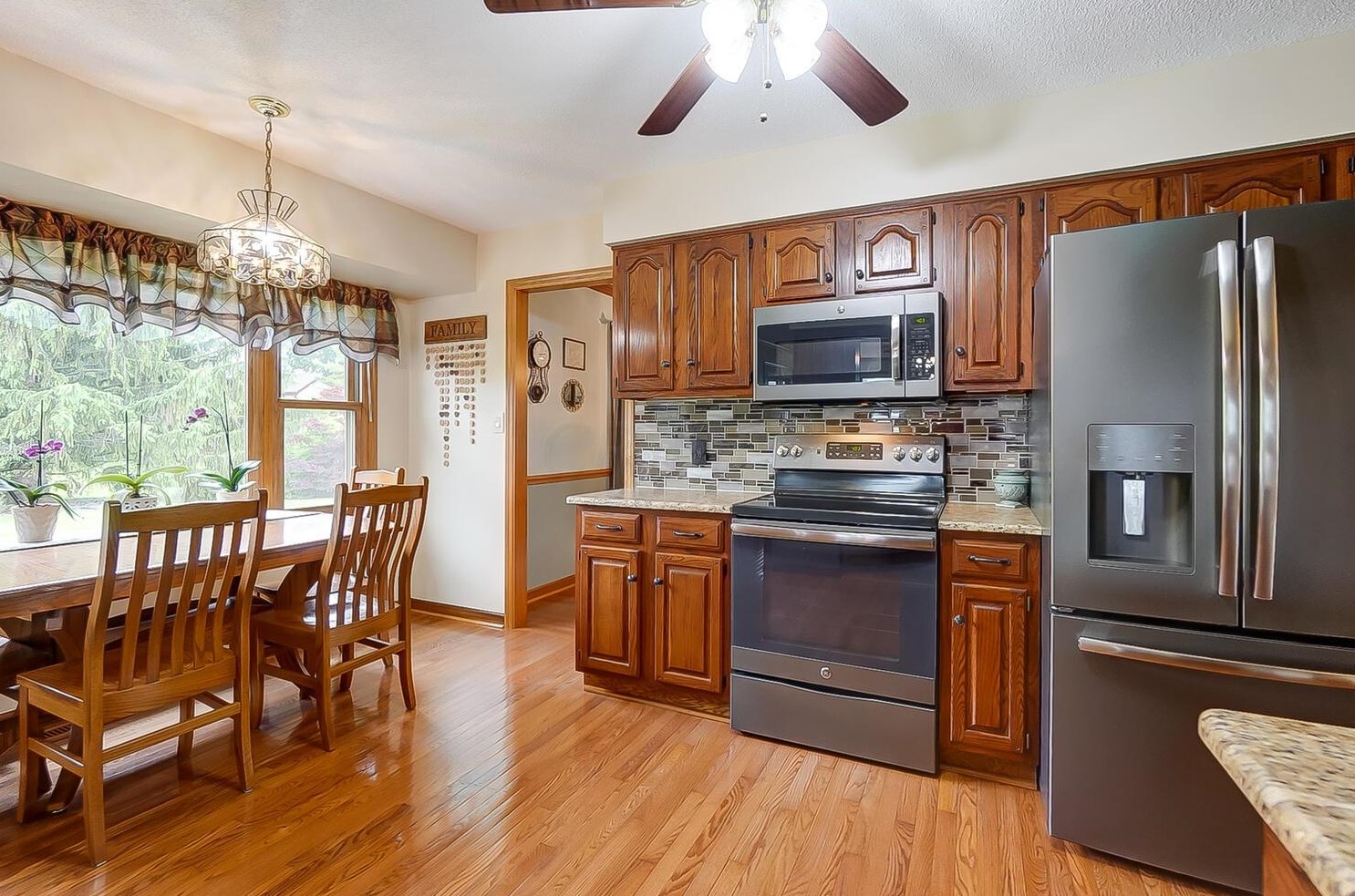 6359 Youngland Dr, Columbus OH 43228-9478 exterior