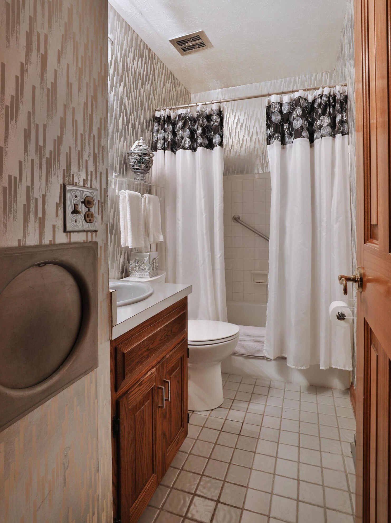 1320 Seymour Ave, Columbus OH 43206-1839 exterior