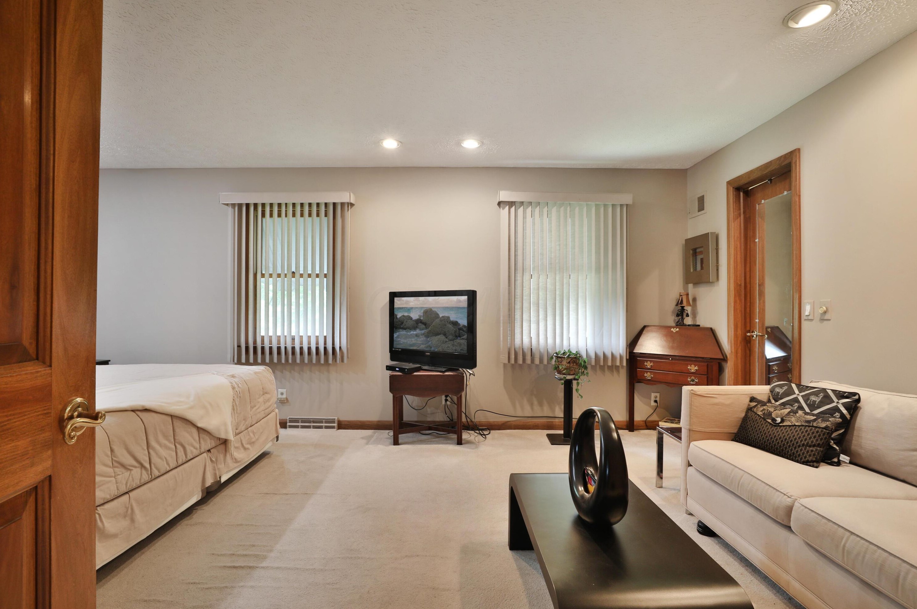 1320 Seymour Ave, Columbus OH 43206-1839 exterior