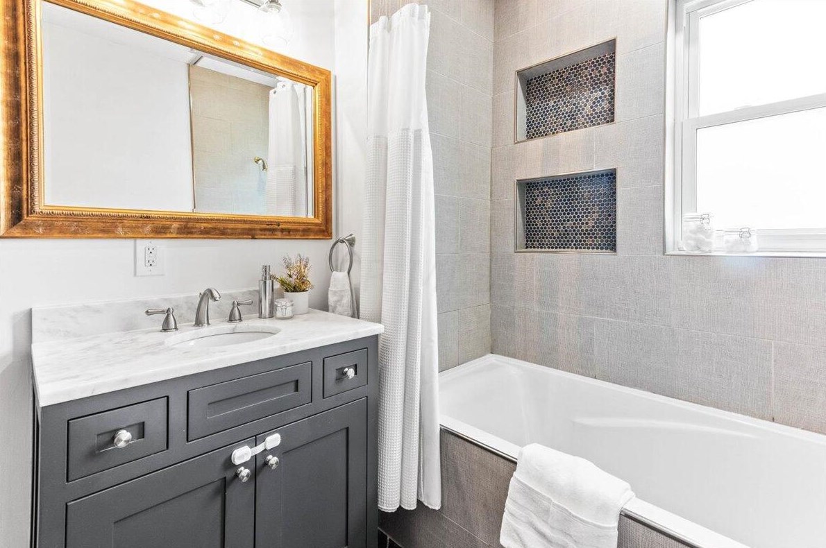 216 Monroe Ave, Columbus OH 43203-1444 exterior