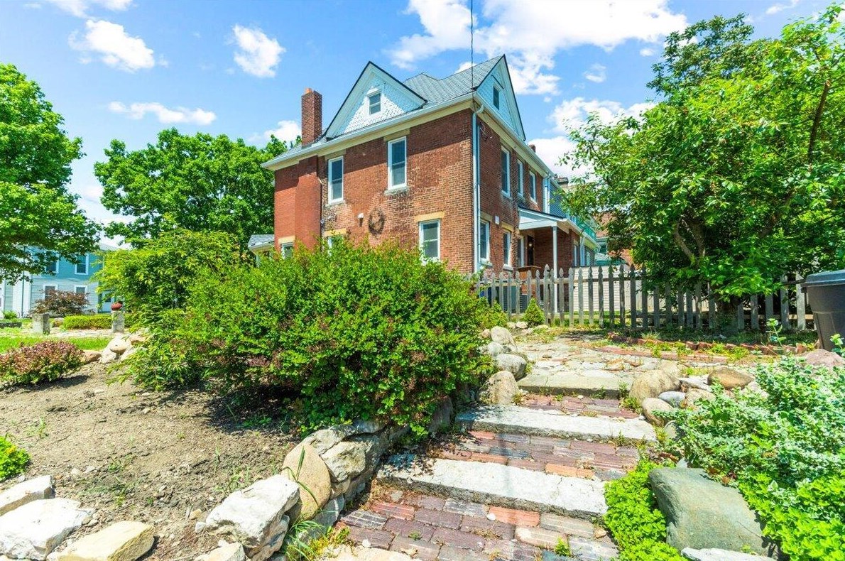 216 Monroe Ave, Columbus OH 43203-1444 exterior