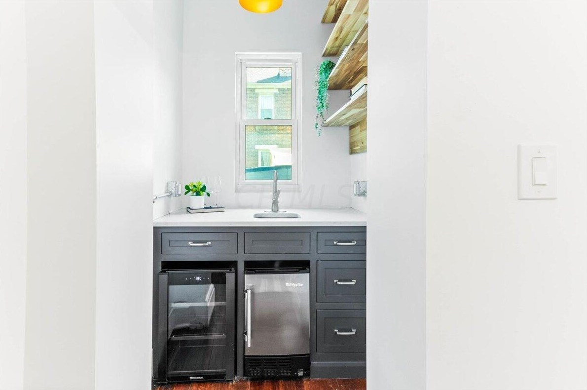 216 Monroe Ave, Columbus OH 43203-1444 exterior