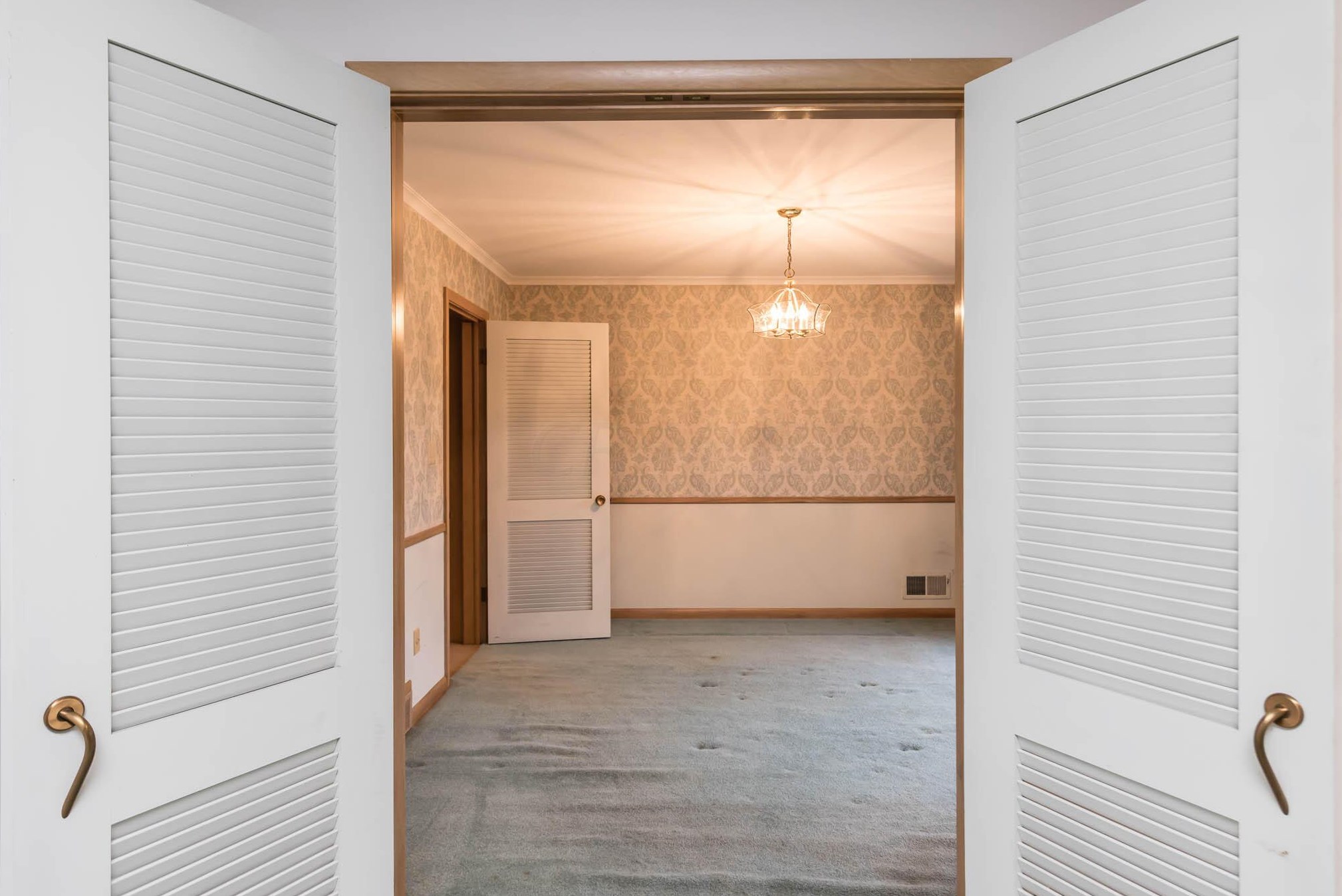 3800 Chevington Rd, Columbus OH 43220-4717 exterior