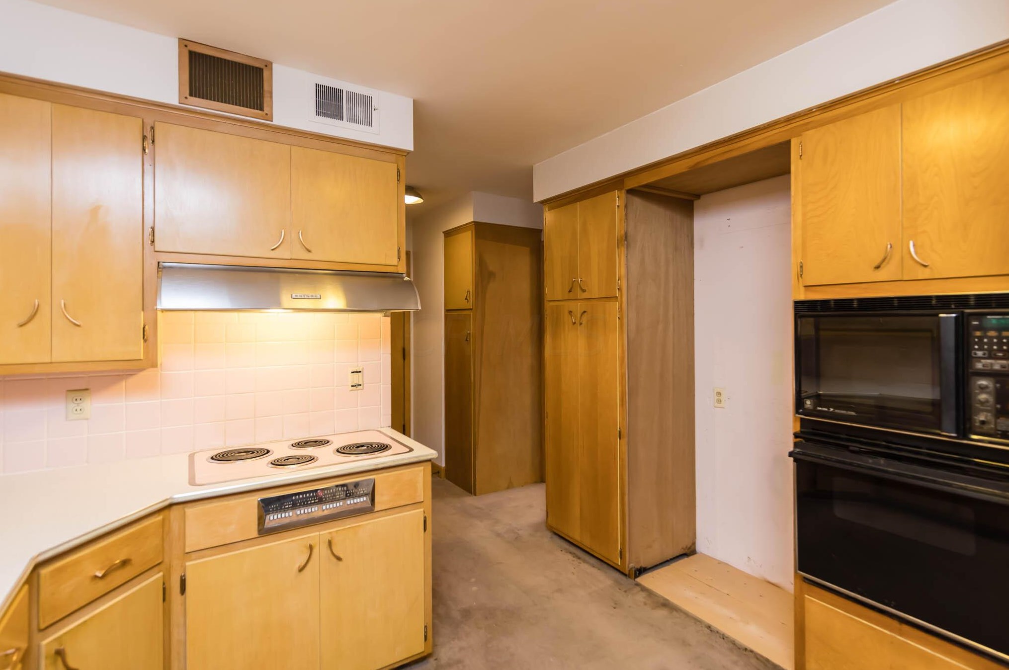 3800 Chevington Rd, Columbus OH 43220-4717 exterior