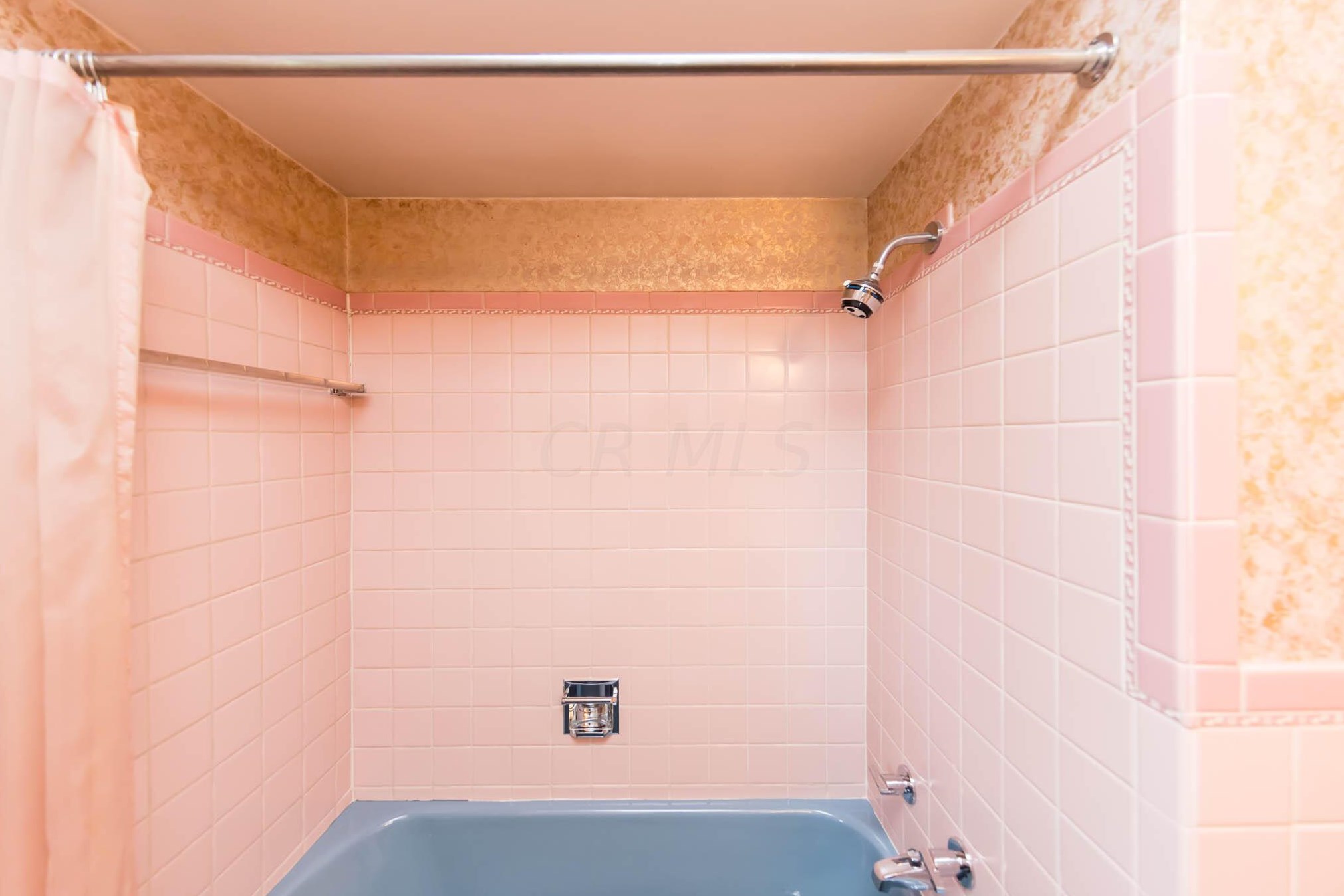 3800 Chevington Rd, Columbus OH 43220-4717 exterior