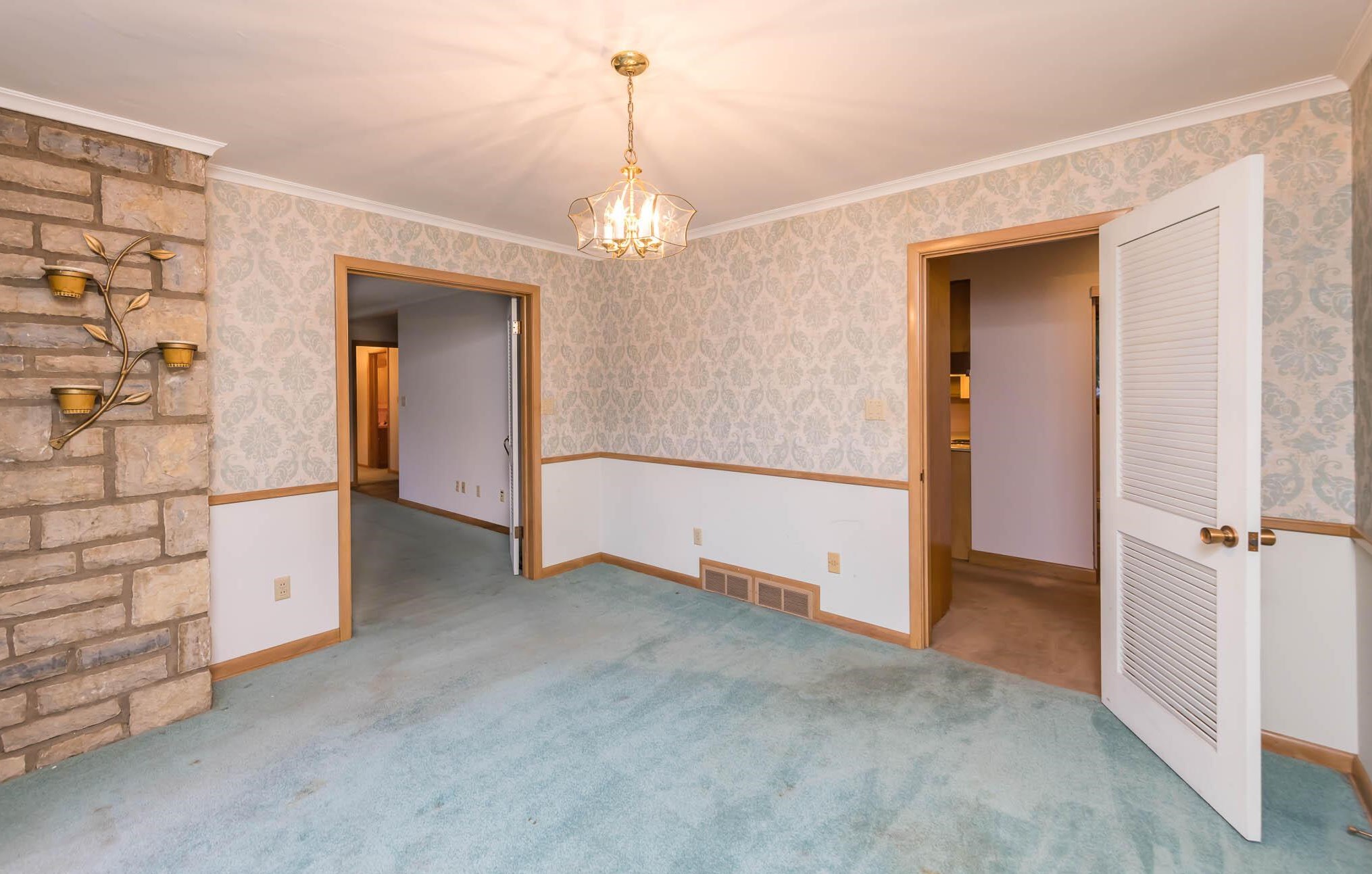 3800 Chevington Rd, Columbus OH 43220-4717 exterior