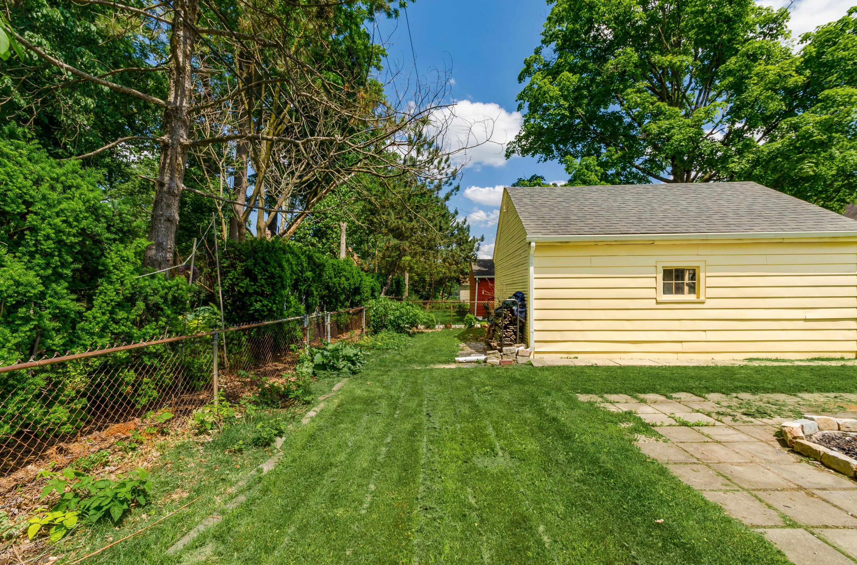 572 Clinton Hts Ave, Columbus OH 43202-1318 exterior