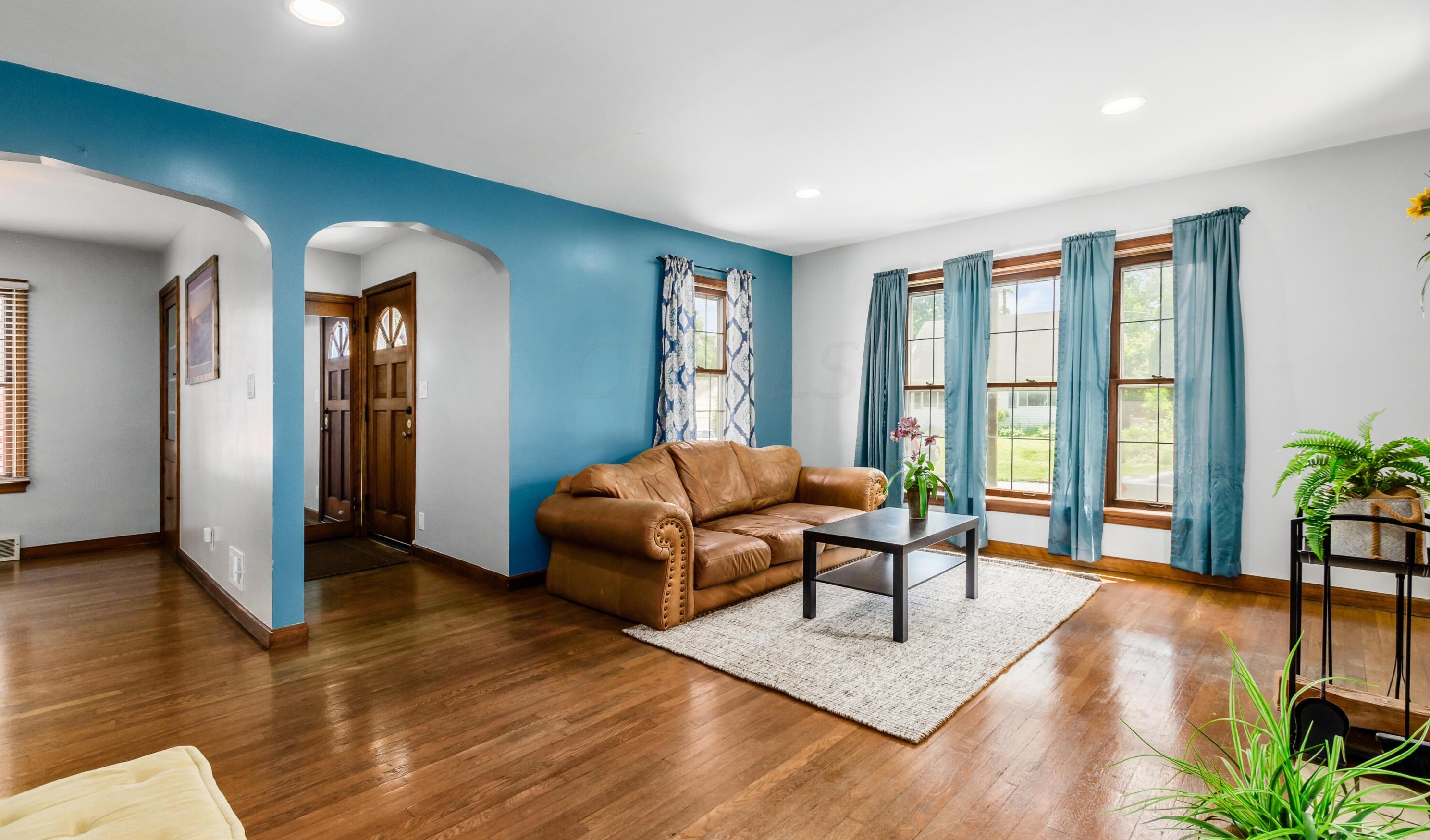 572 Clinton Hts Ave, Columbus OH 43202-1318 exterior