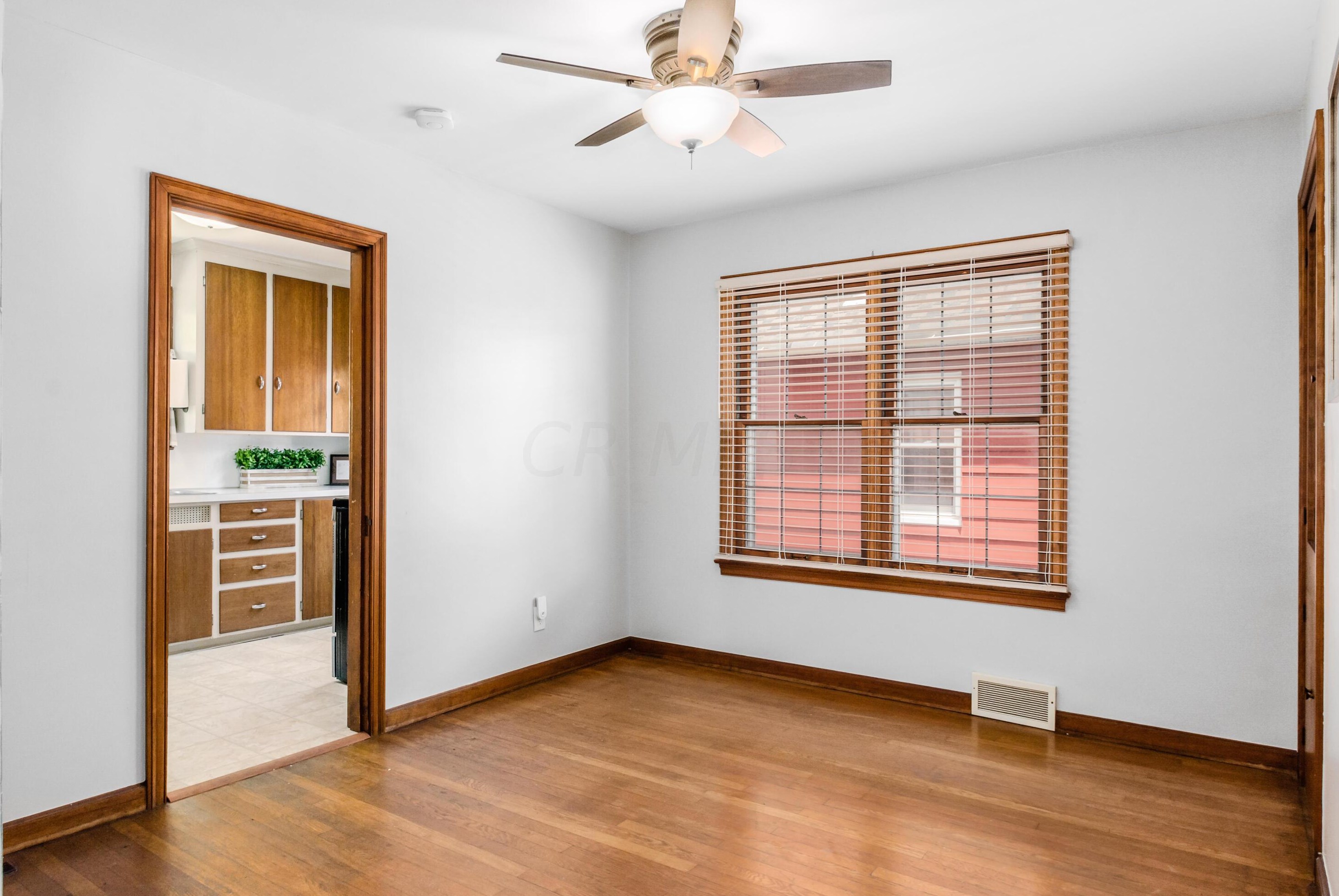 572 Clinton Hts Ave, Columbus OH 43202-1318 exterior