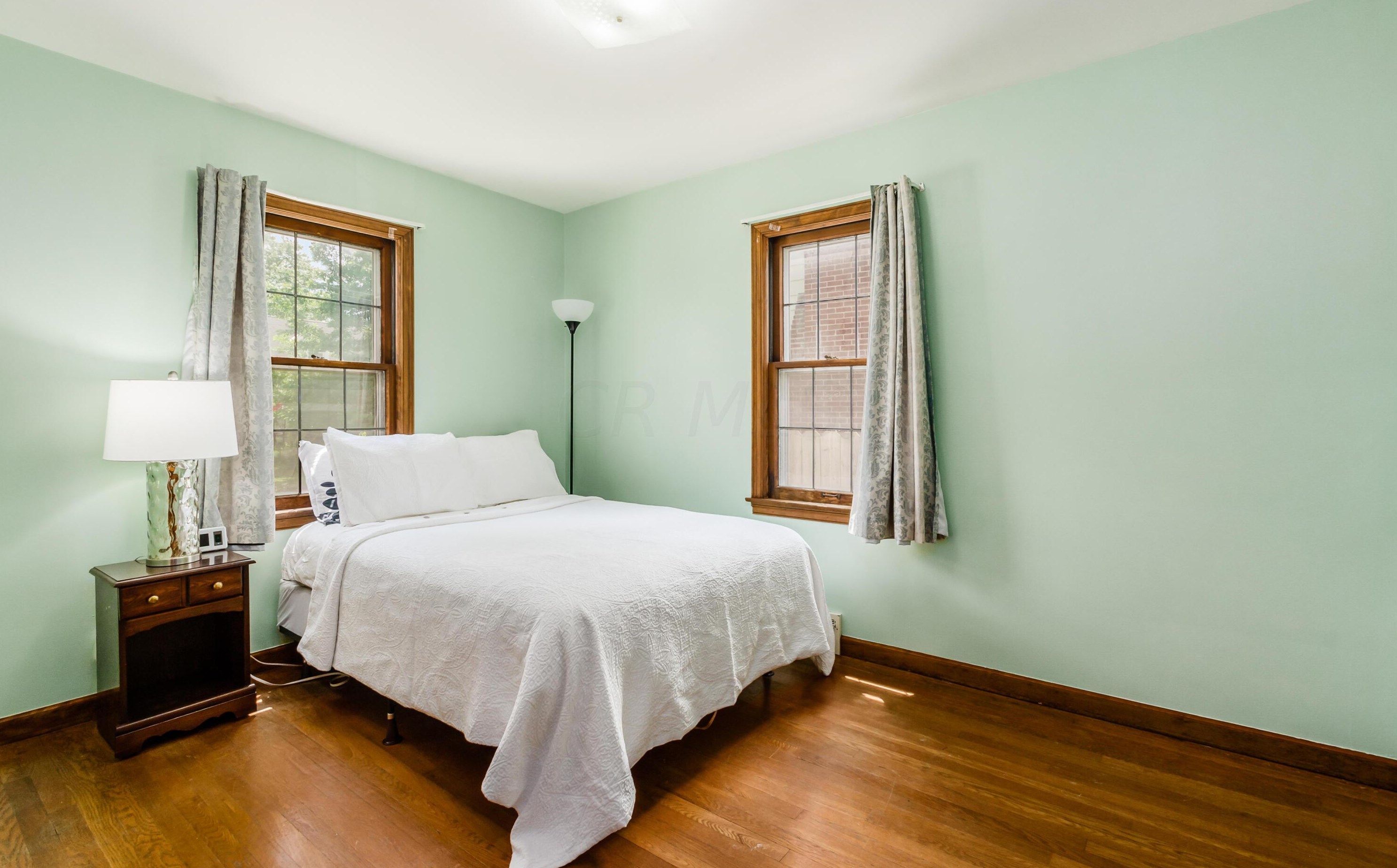 572 Clinton Hts Ave, Columbus OH 43202-1318 exterior