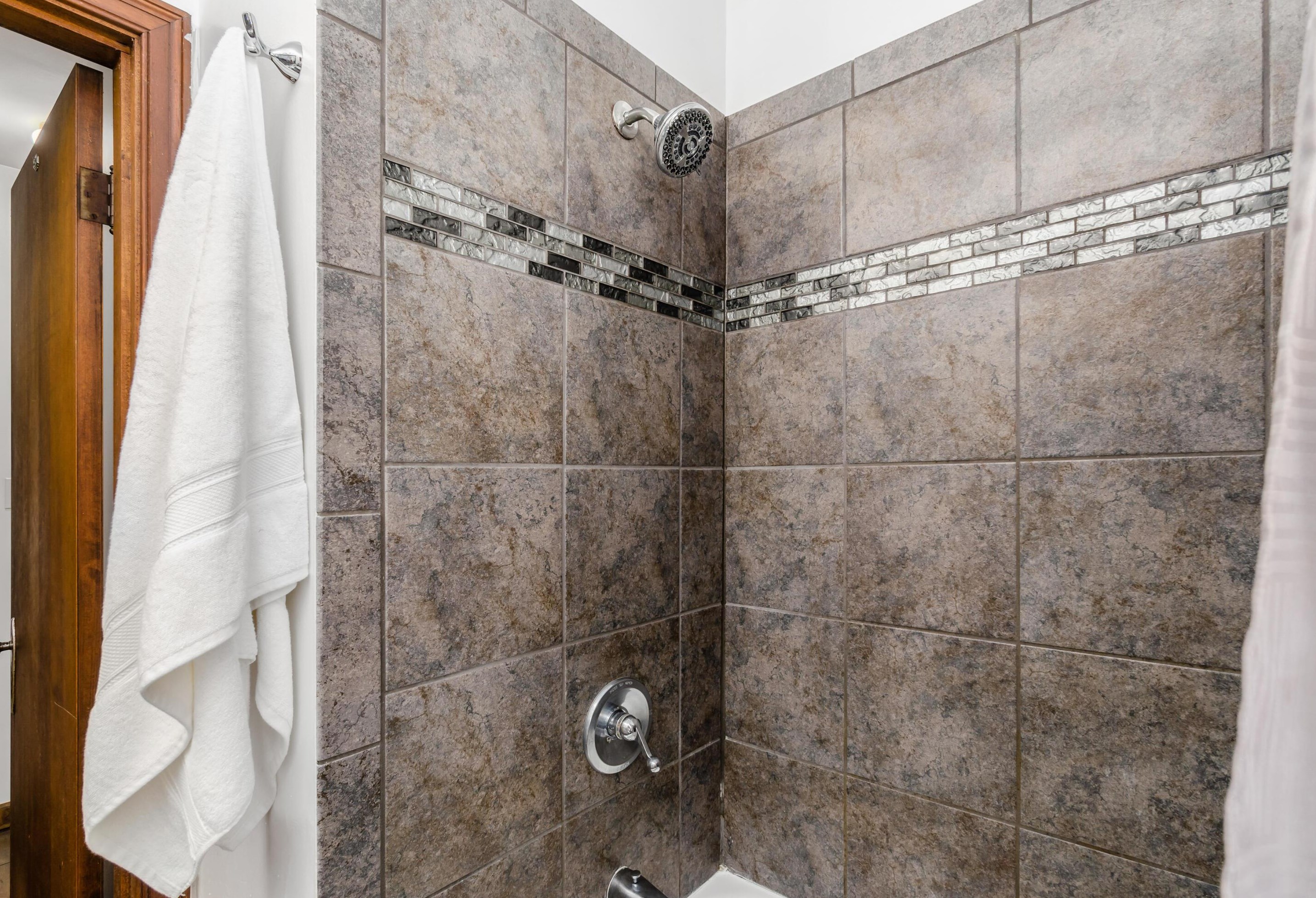 572 Clinton Hts Ave, Columbus OH 43202-1318 exterior