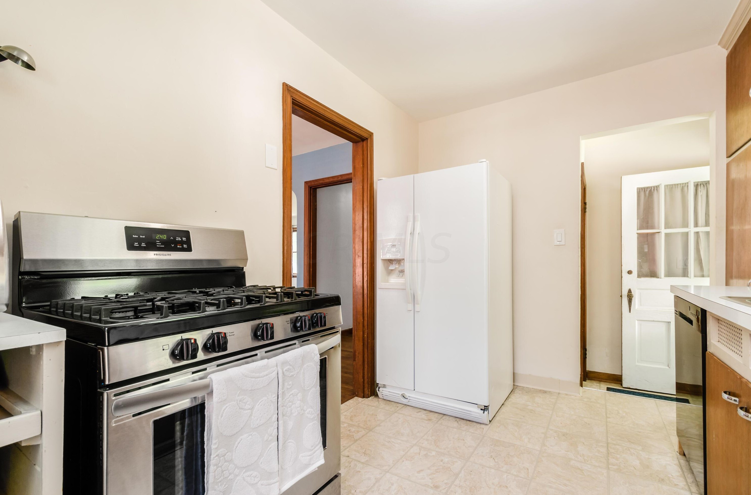 572 Clinton Hts Ave, Columbus OH 43202-1318 exterior