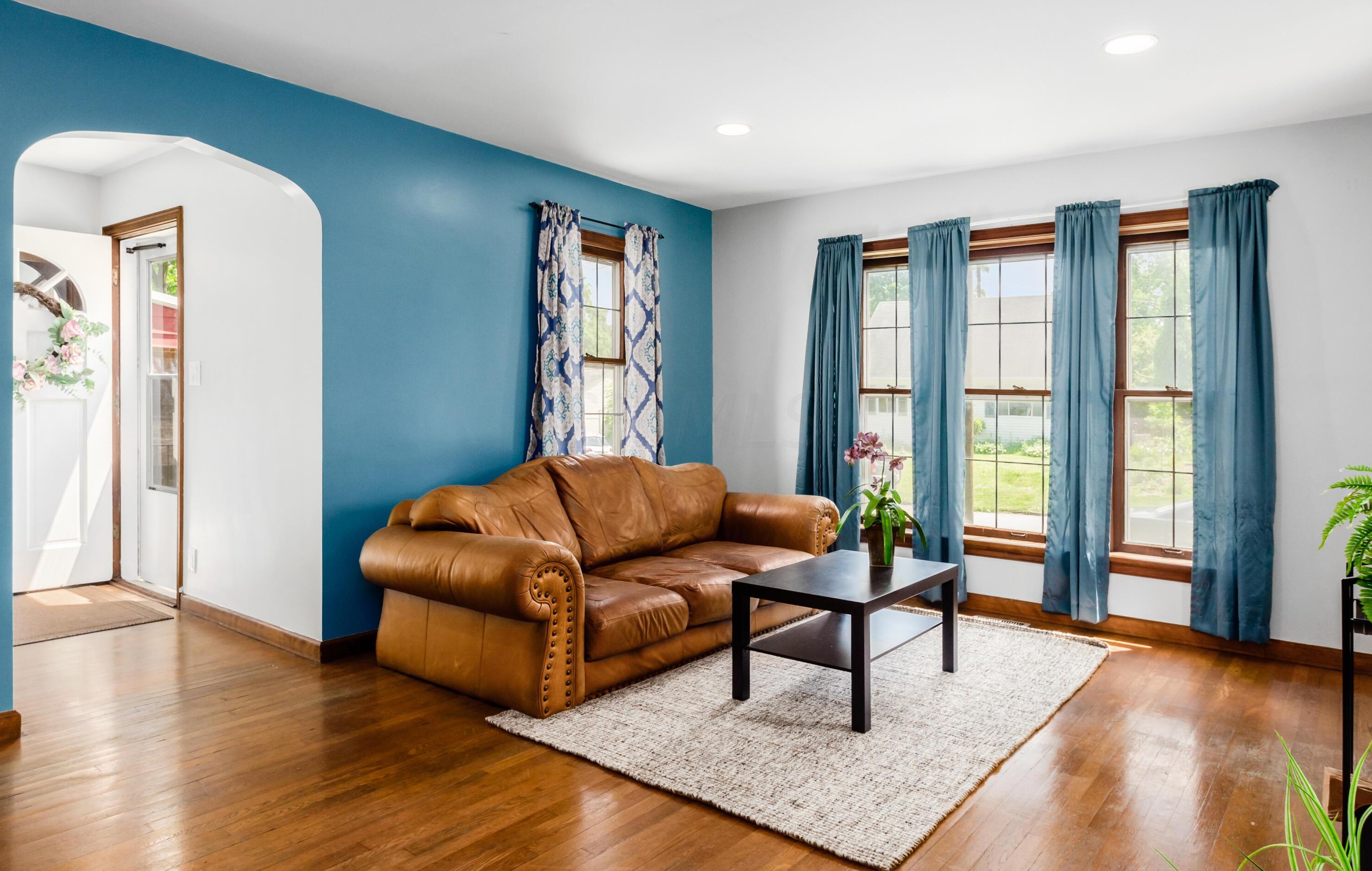 572 Clinton Hts Ave, Columbus OH 43202-1318 exterior