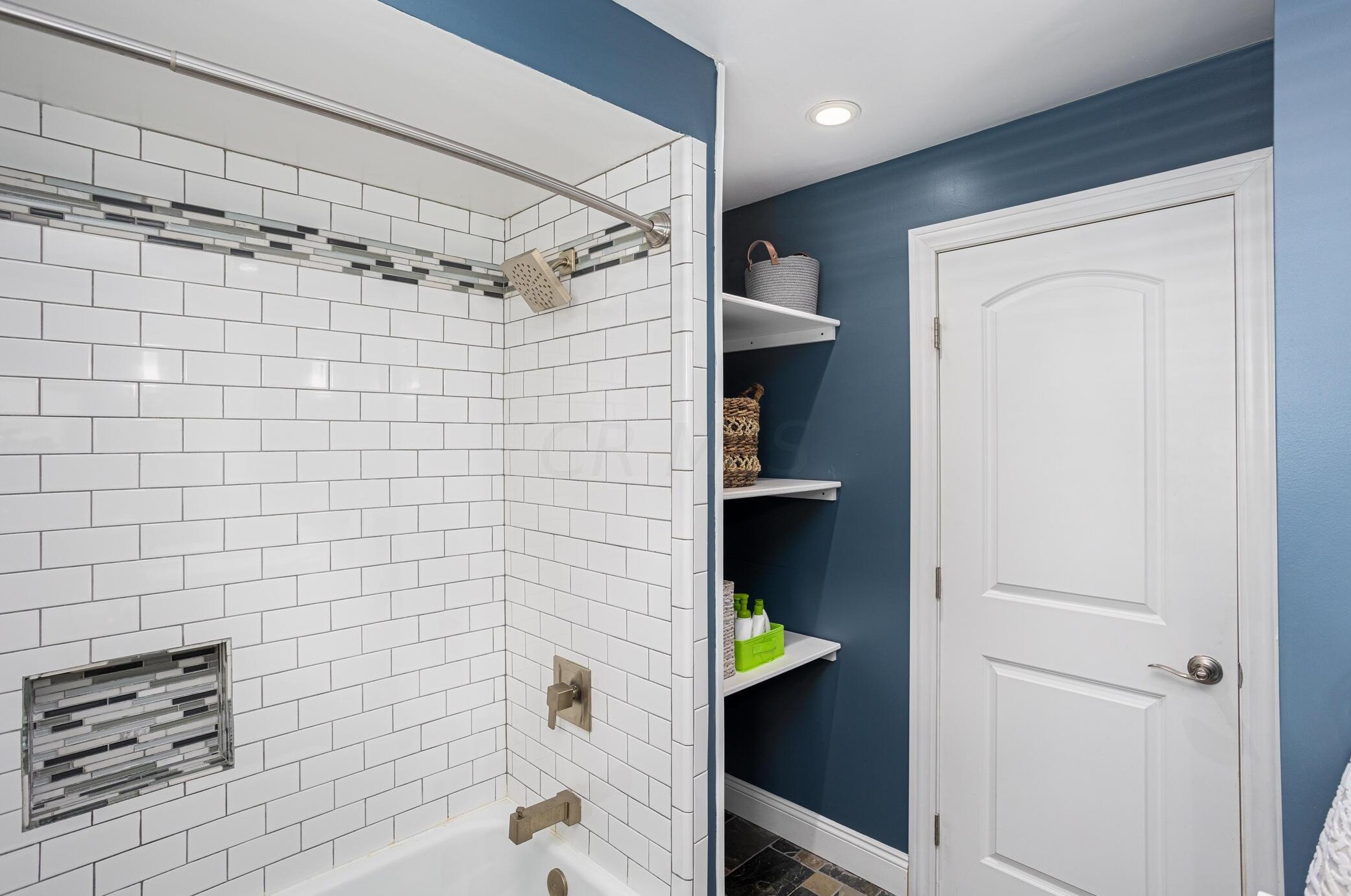 82 Richards Rd, Columbus OH 43214-3749 exterior