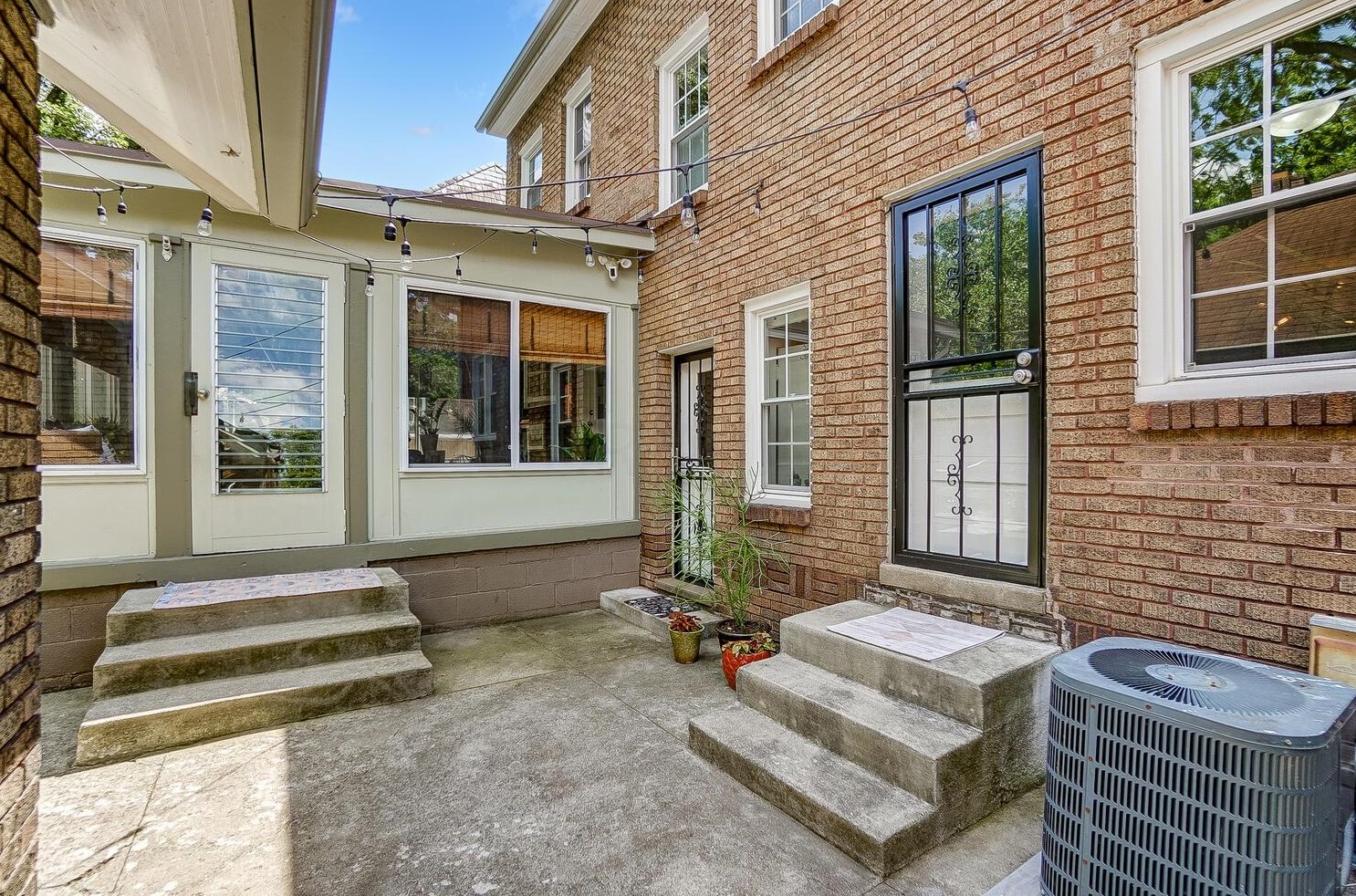 1885 Bryden Rd, Columbus OH 43205-2259 exterior