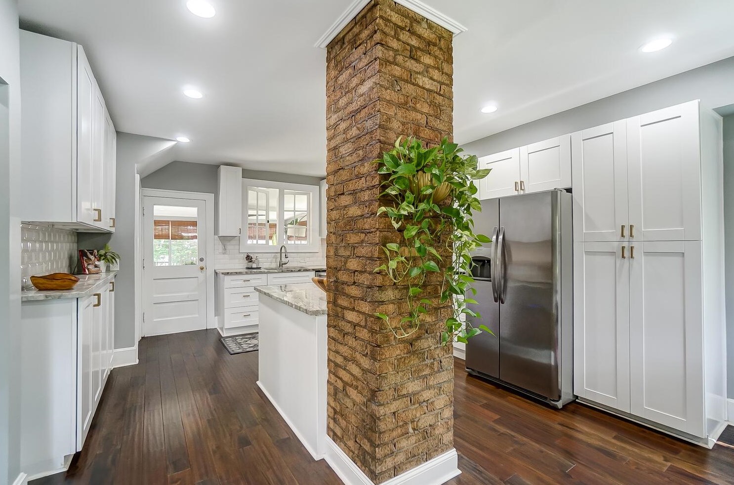 1885 Bryden Rd, Columbus OH 43205-2259 exterior