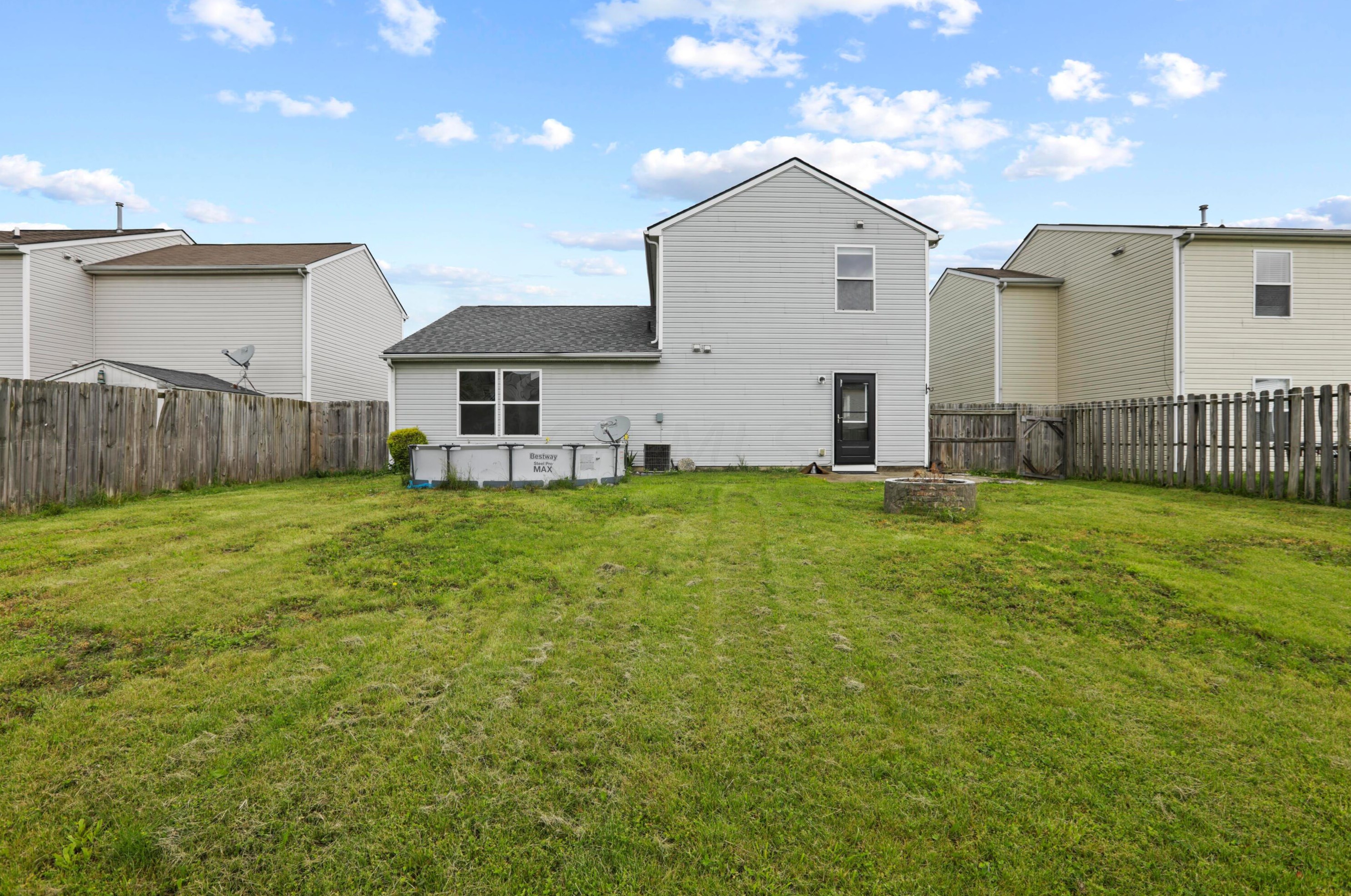 7483 Canal Highlands Blvd, Cnl Wnchstr OH  43110-8088 exterior