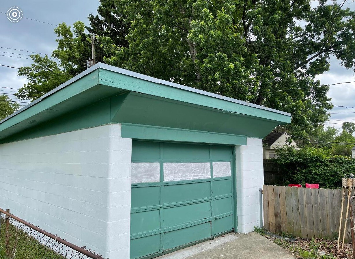 1076 Ashburton Rd, Columbus OH  43227-1031 exterior