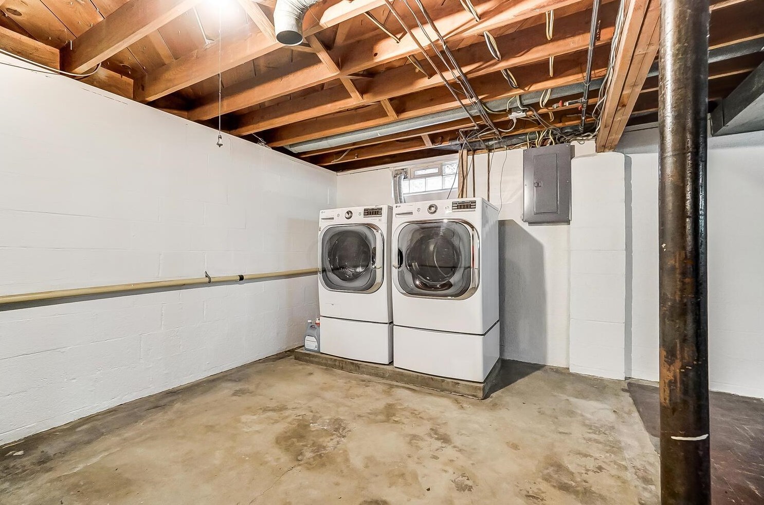 4290 Marland Dr, Columbus OH 43224-1901 exterior