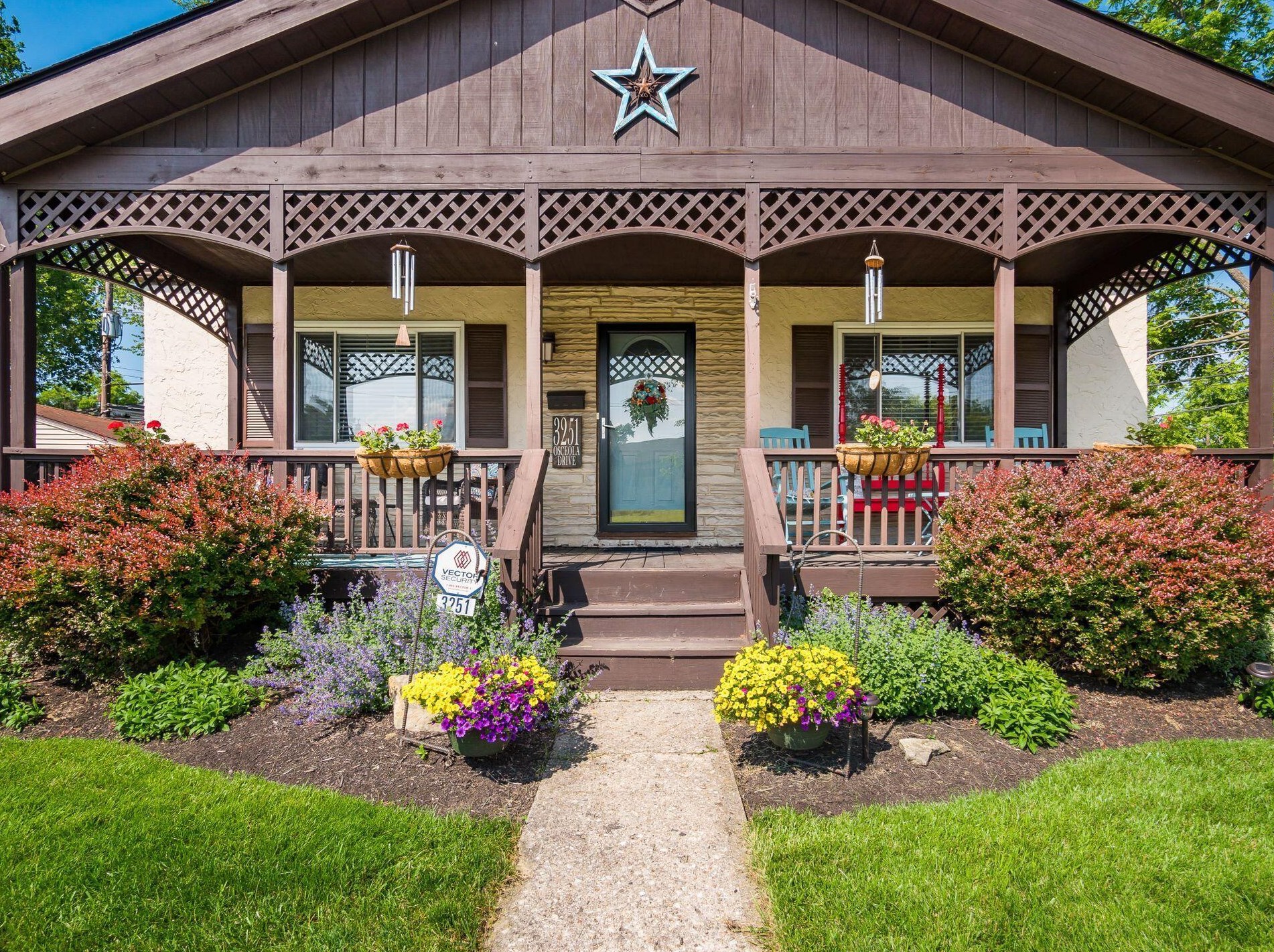 3251 Osceola Dr, Columbus OH 43224-4077 exterior