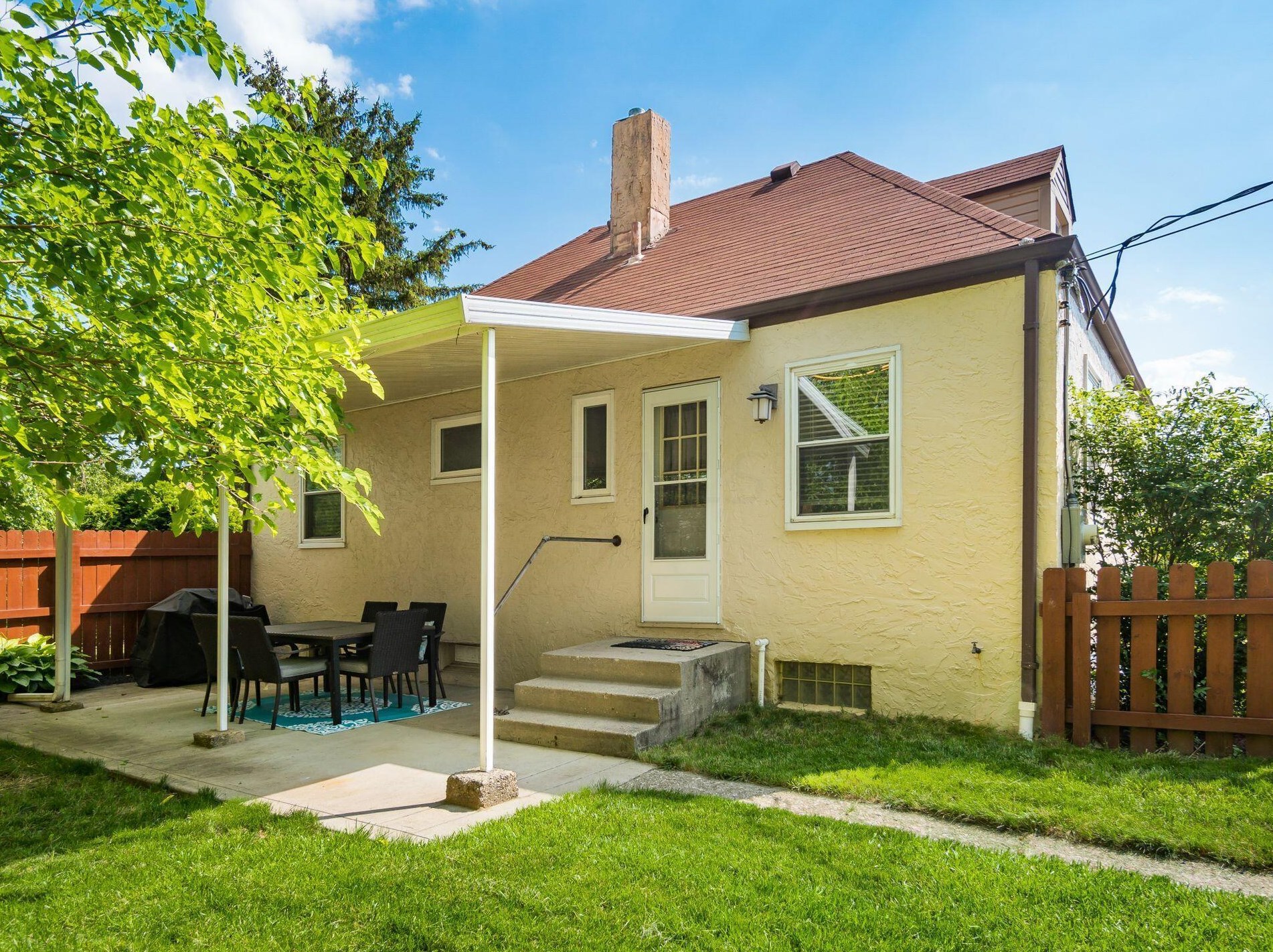 3251 Osceola Dr, Columbus OH 43224-4077 exterior