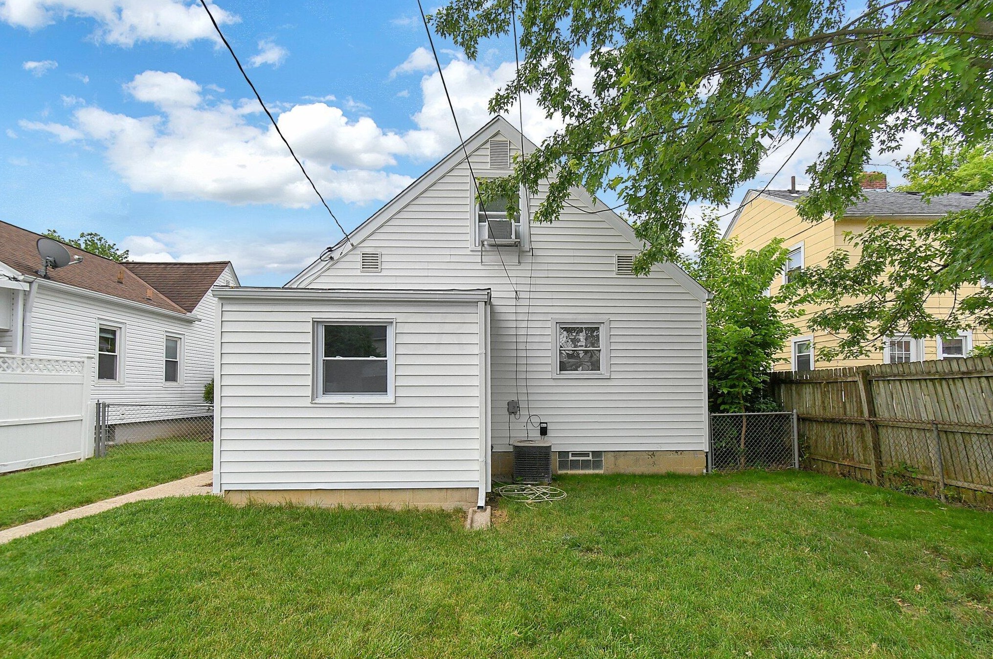 554 Tibet Rd, Columbus OH 43202-1433 exterior