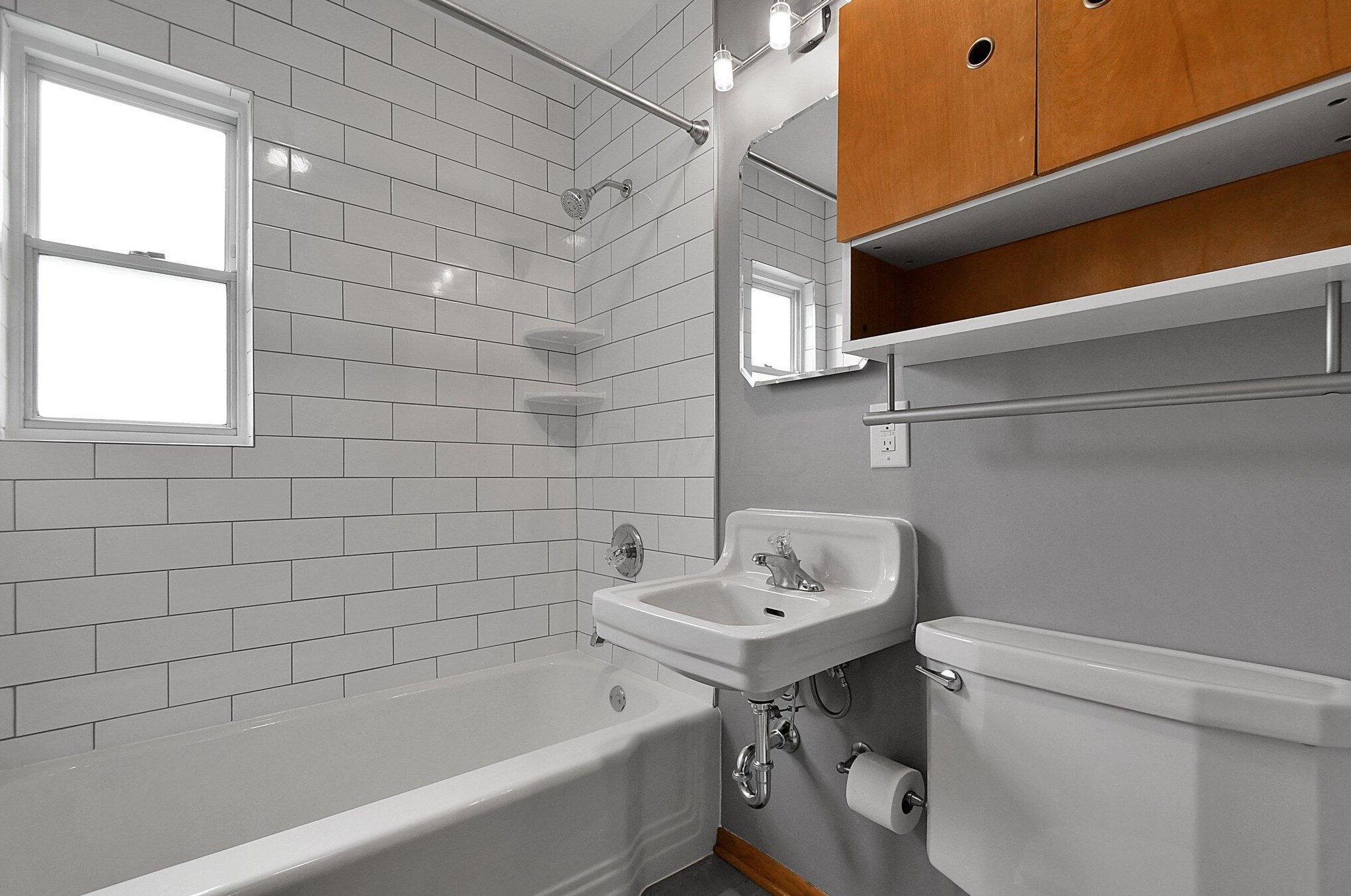 554 Tibet Rd, Columbus OH 43202-1433 exterior