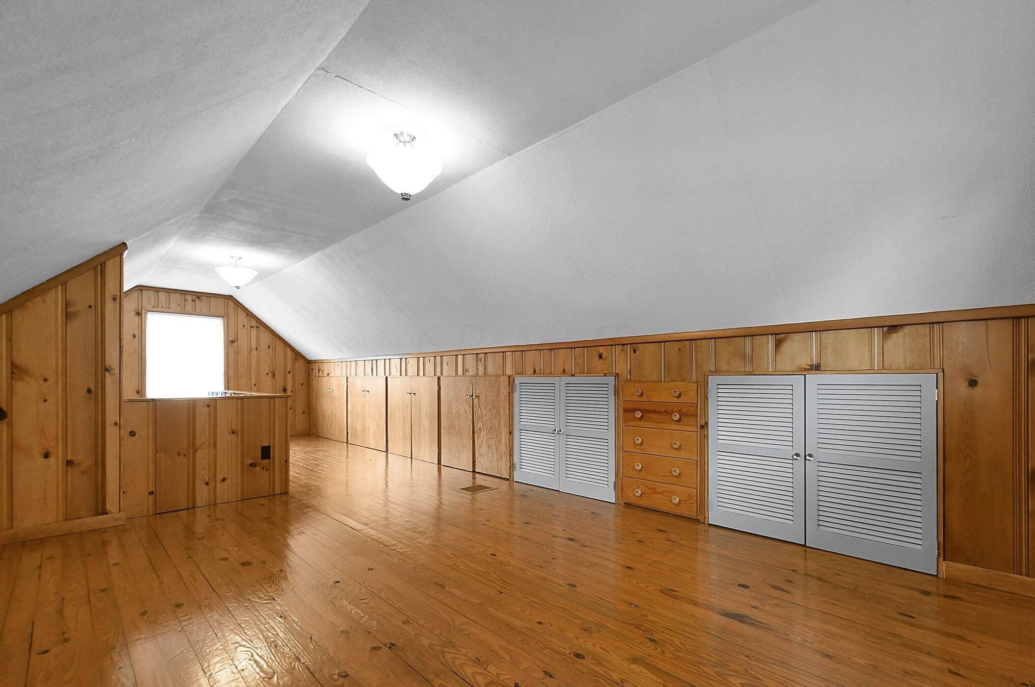 554 Tibet Rd, Columbus OH 43202-1433 exterior