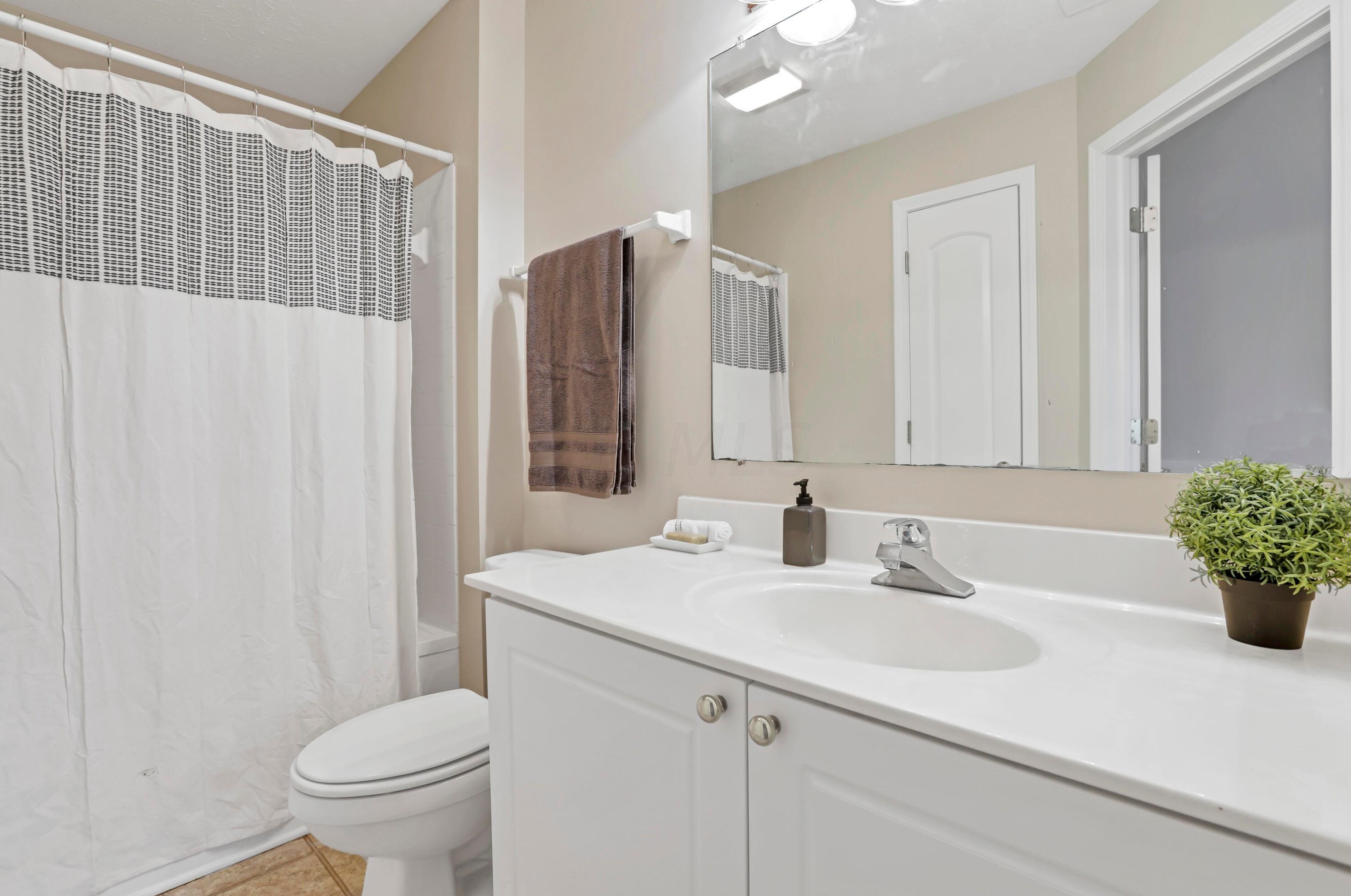 1959 Fortstone Ln, Columbus OH exterior