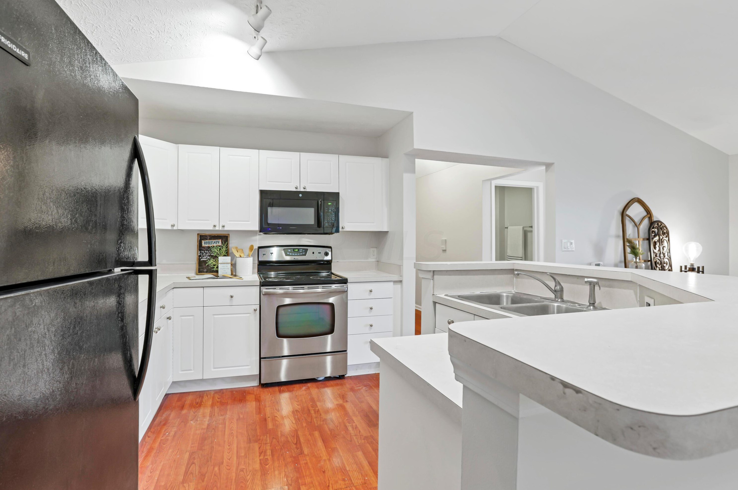 1959 Fortstone Ln, Columbus OH exterior