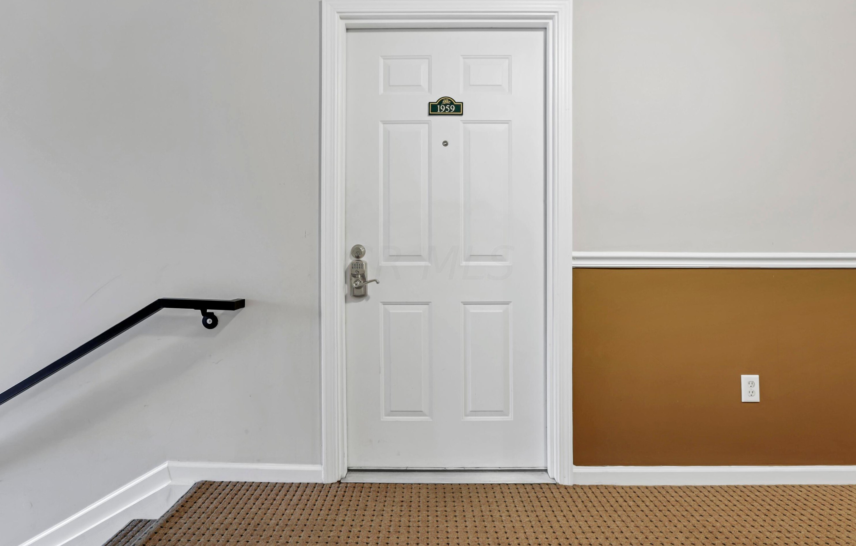 1959 Fortstone Ln, Columbus OH exterior