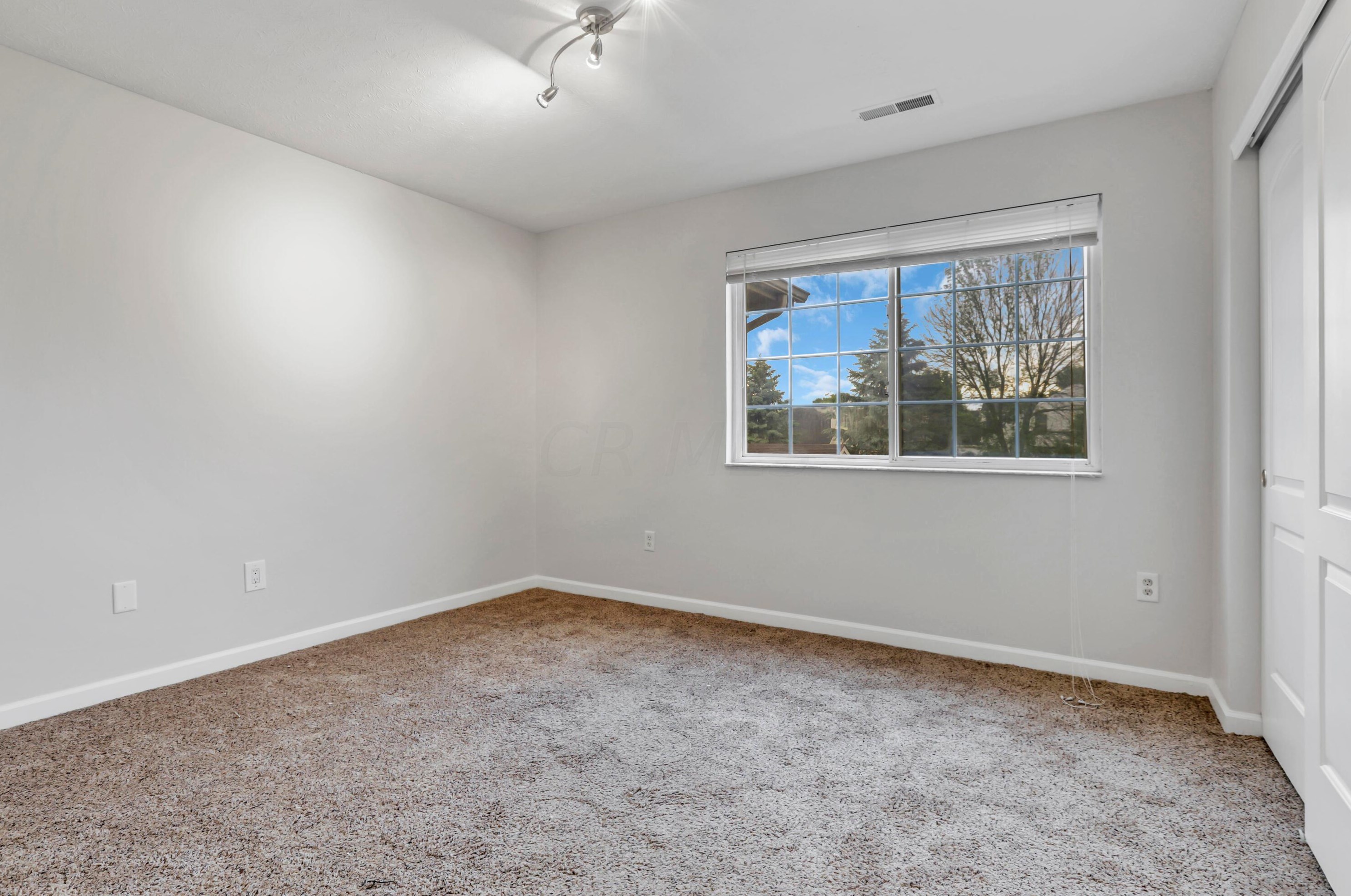 1959 Fortstone Ln, Columbus OH exterior