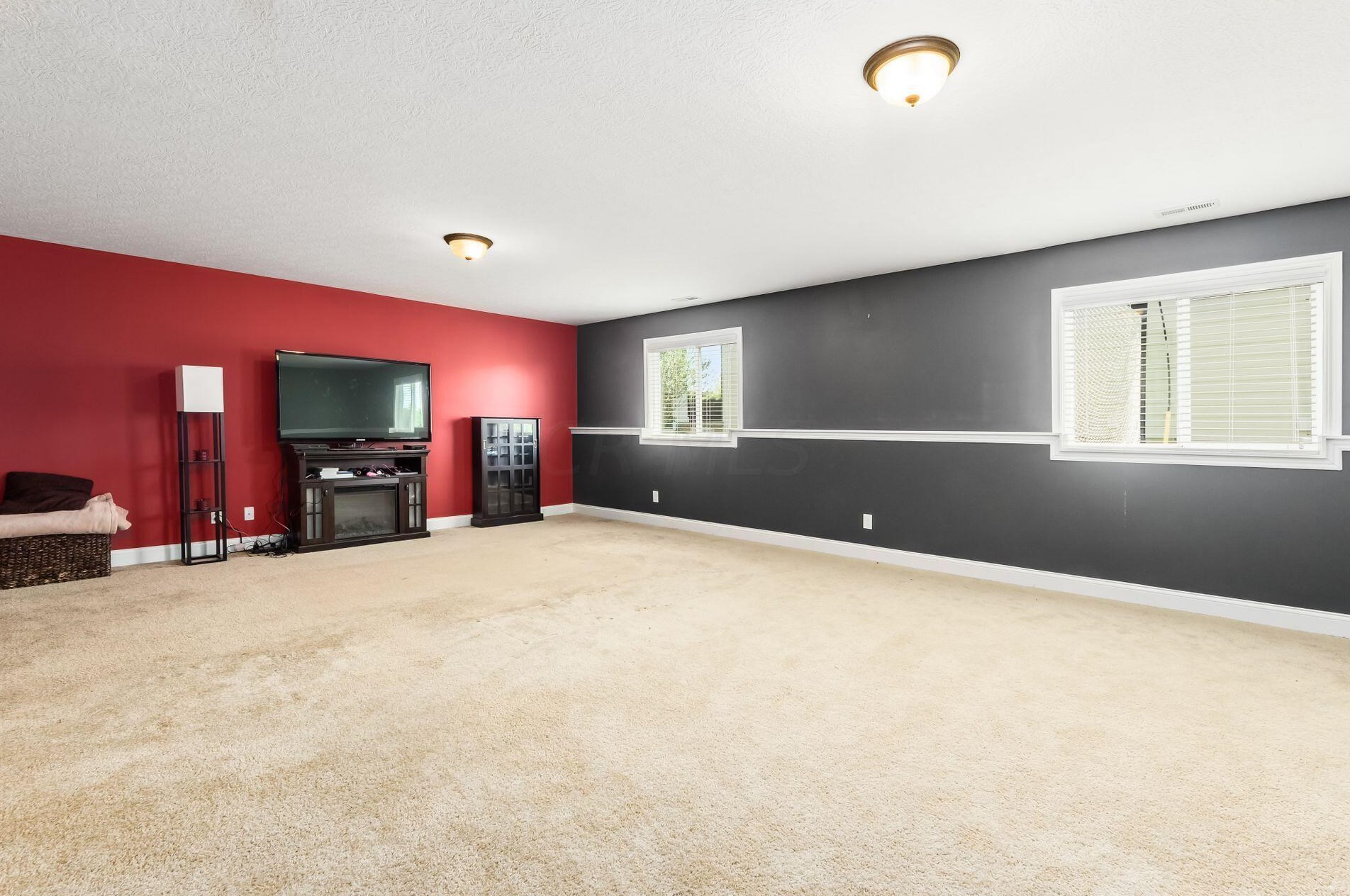 6061 Baumeister Dr, Hilliard OH 43026-6703 exterior