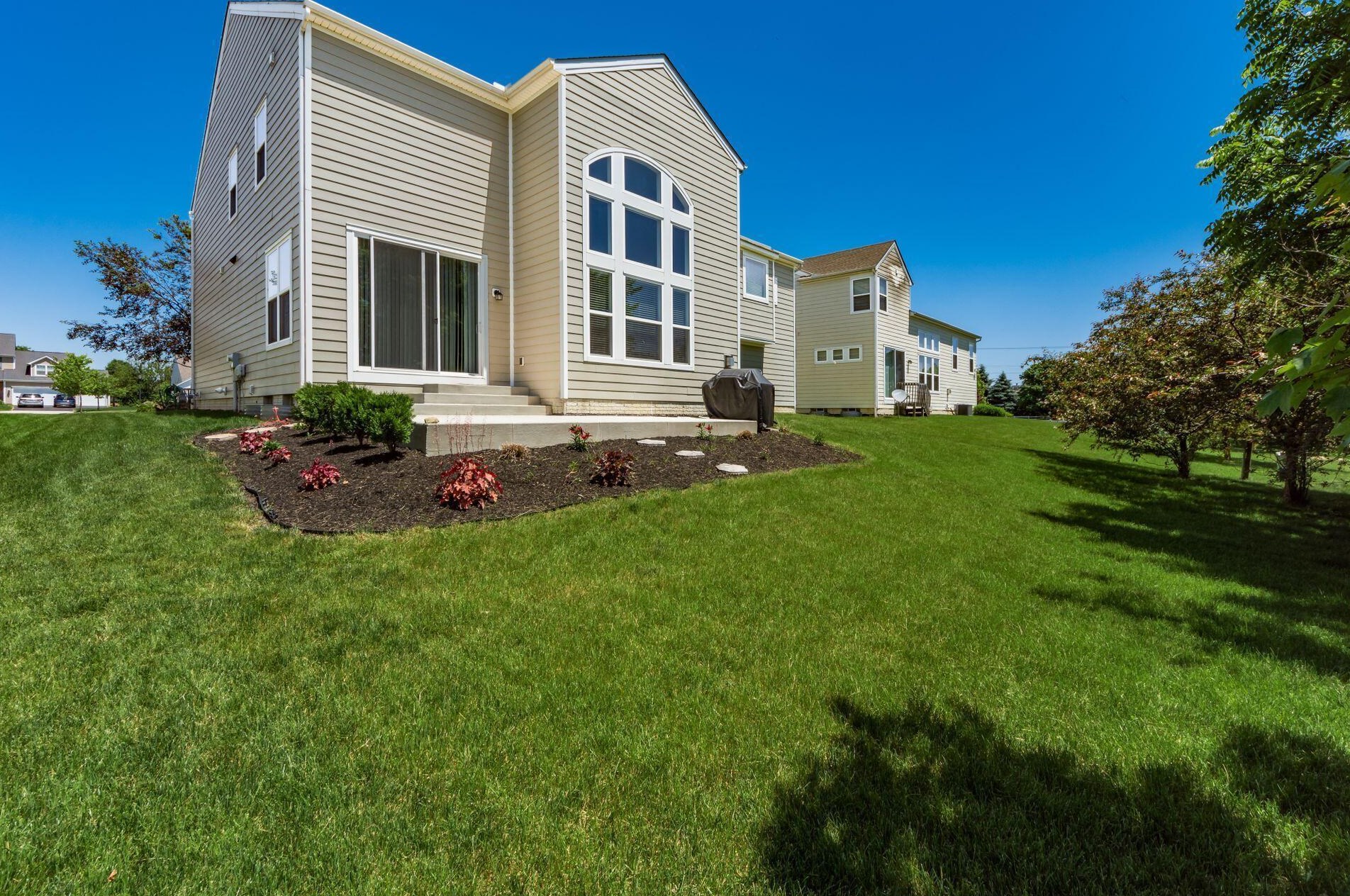 6061 Baumeister Dr, Hilliard OH 43026-6703 exterior