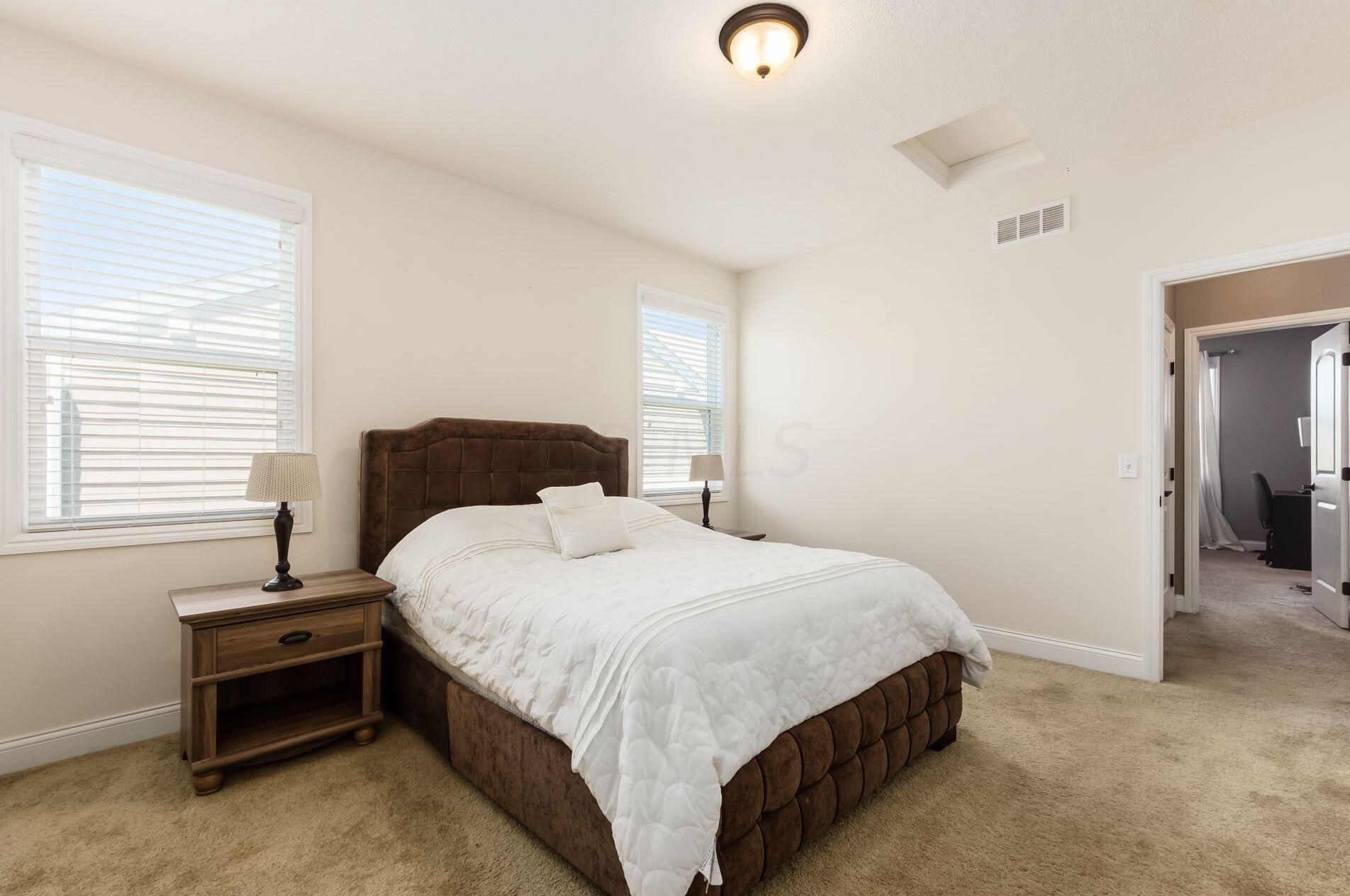 6061 Baumeister Dr, Hilliard OH 43026-6703 exterior