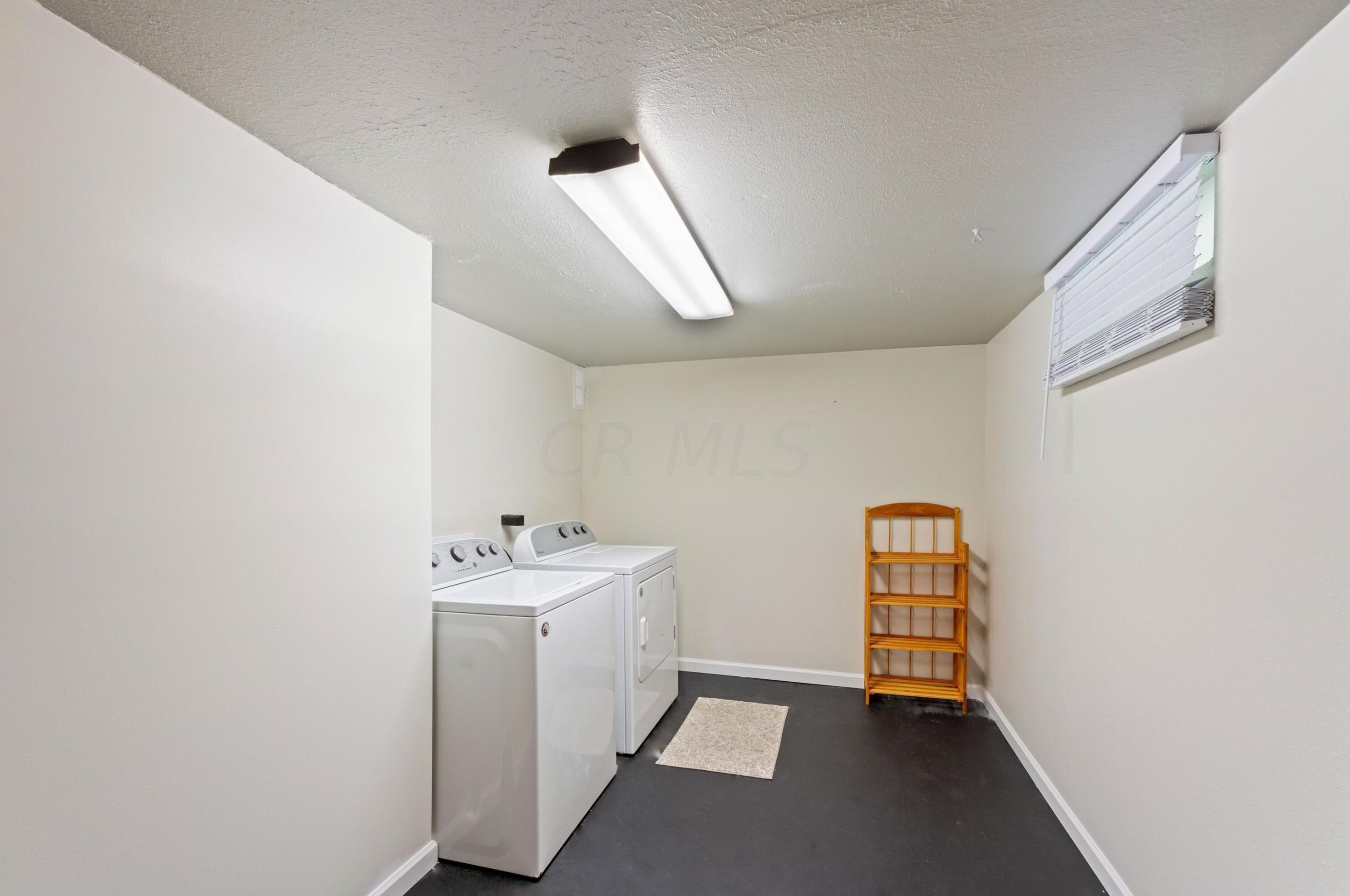 1061 Strimple Ave, Columbus OH 43229-5046 exterior