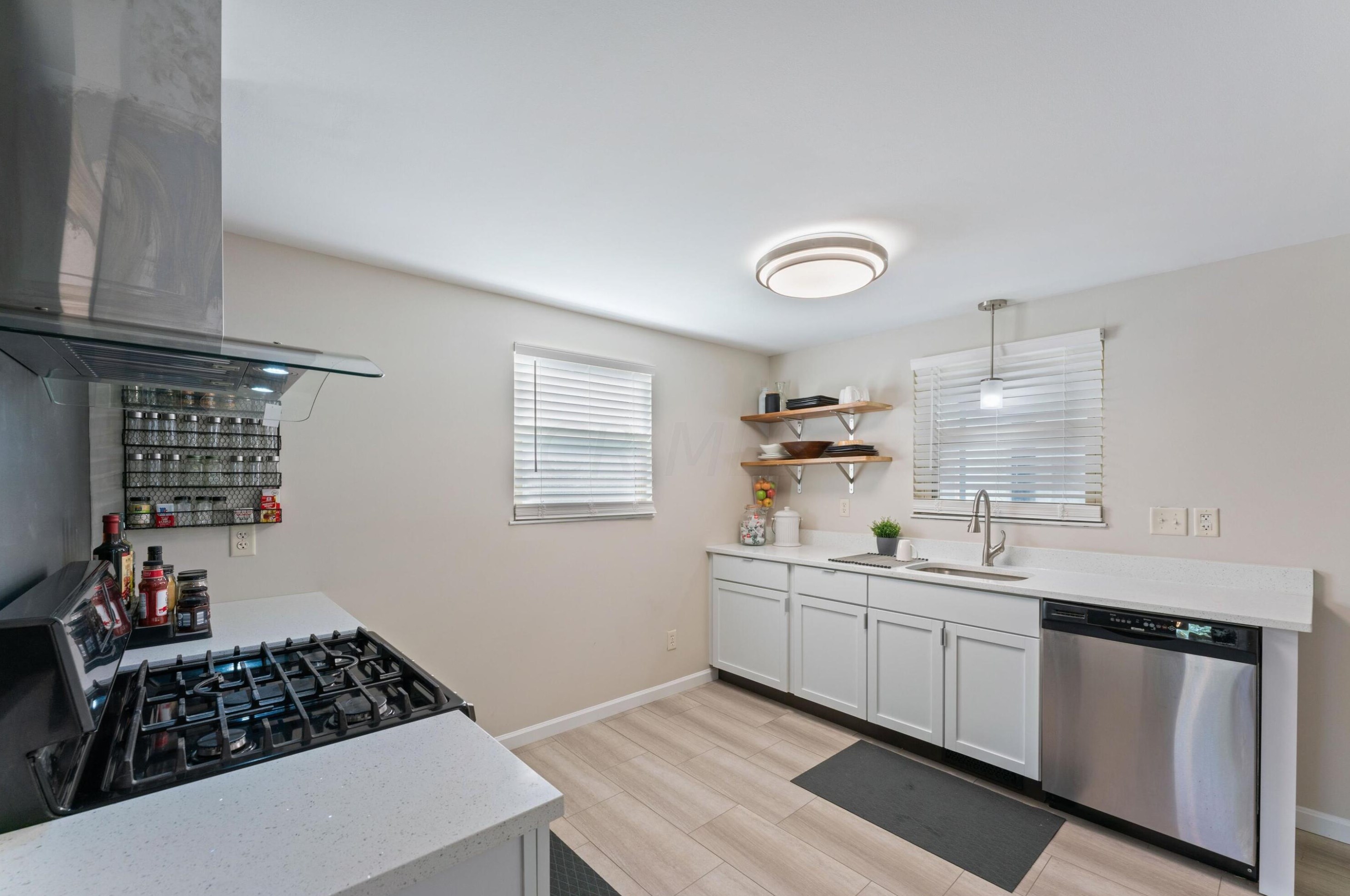 1061 Strimple Ave, Columbus OH 43229-5046 exterior