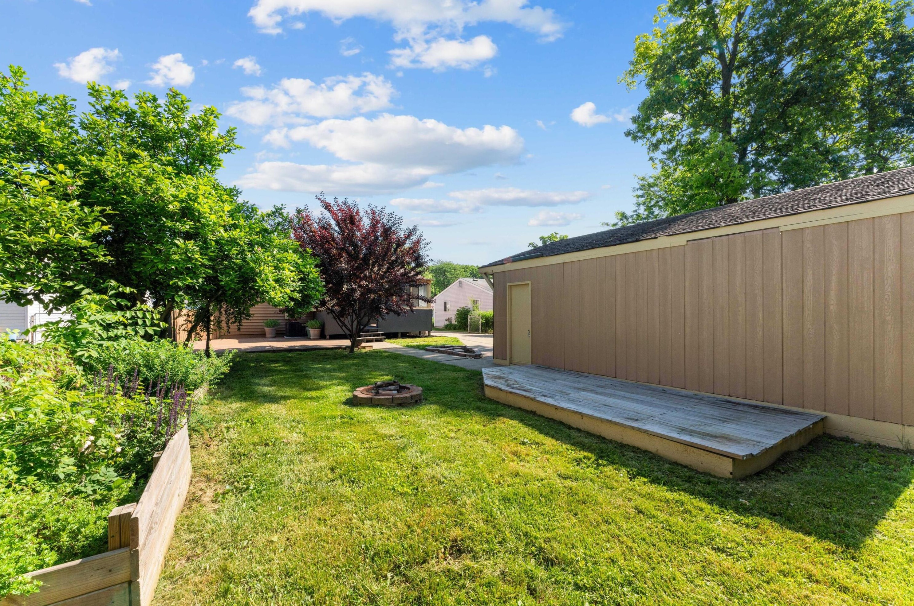 1061 Strimple Ave, Columbus OH 43229-5046 exterior