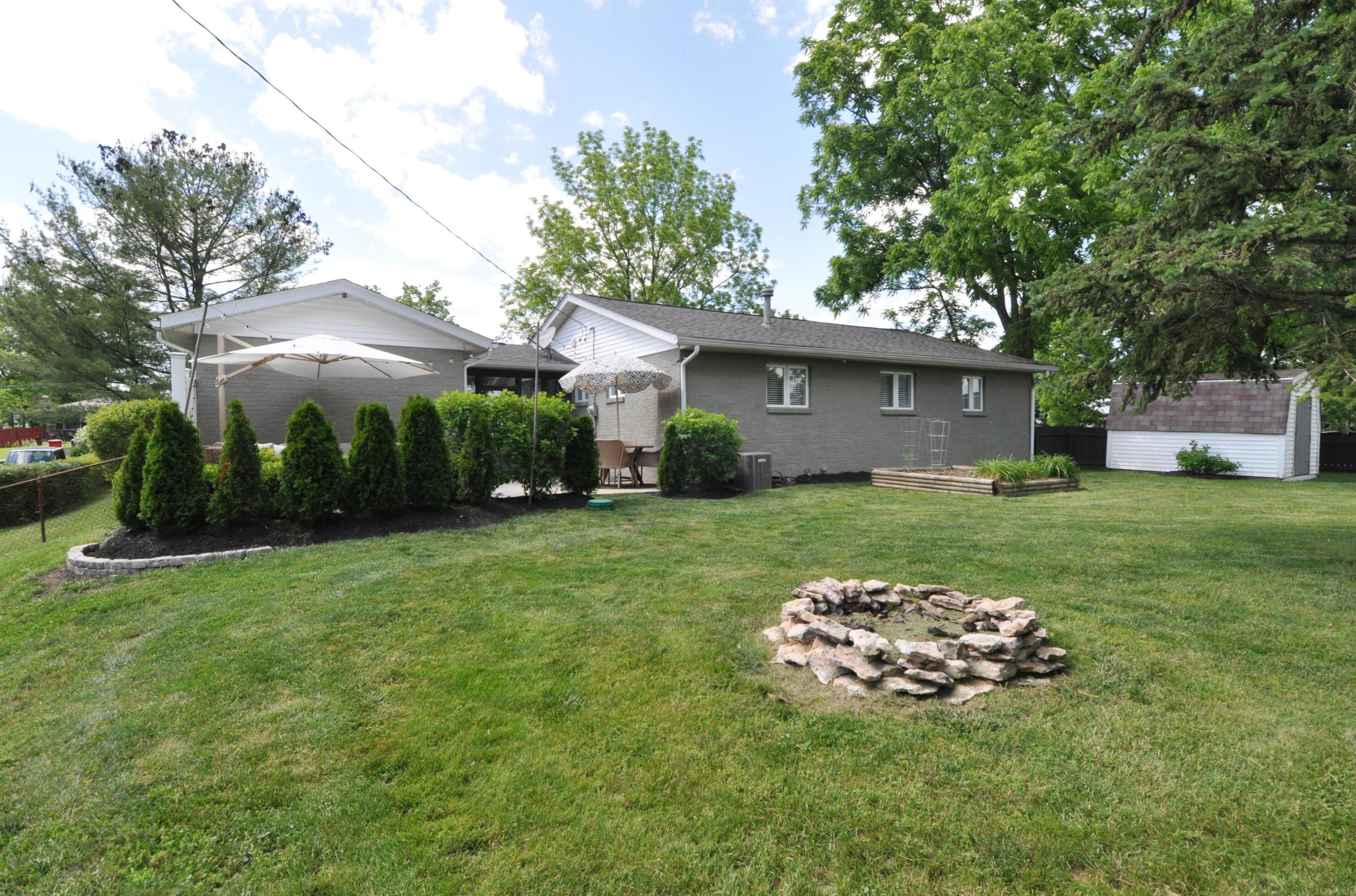 1470 Demorest Rd, Columbus OH 43204-1241 exterior