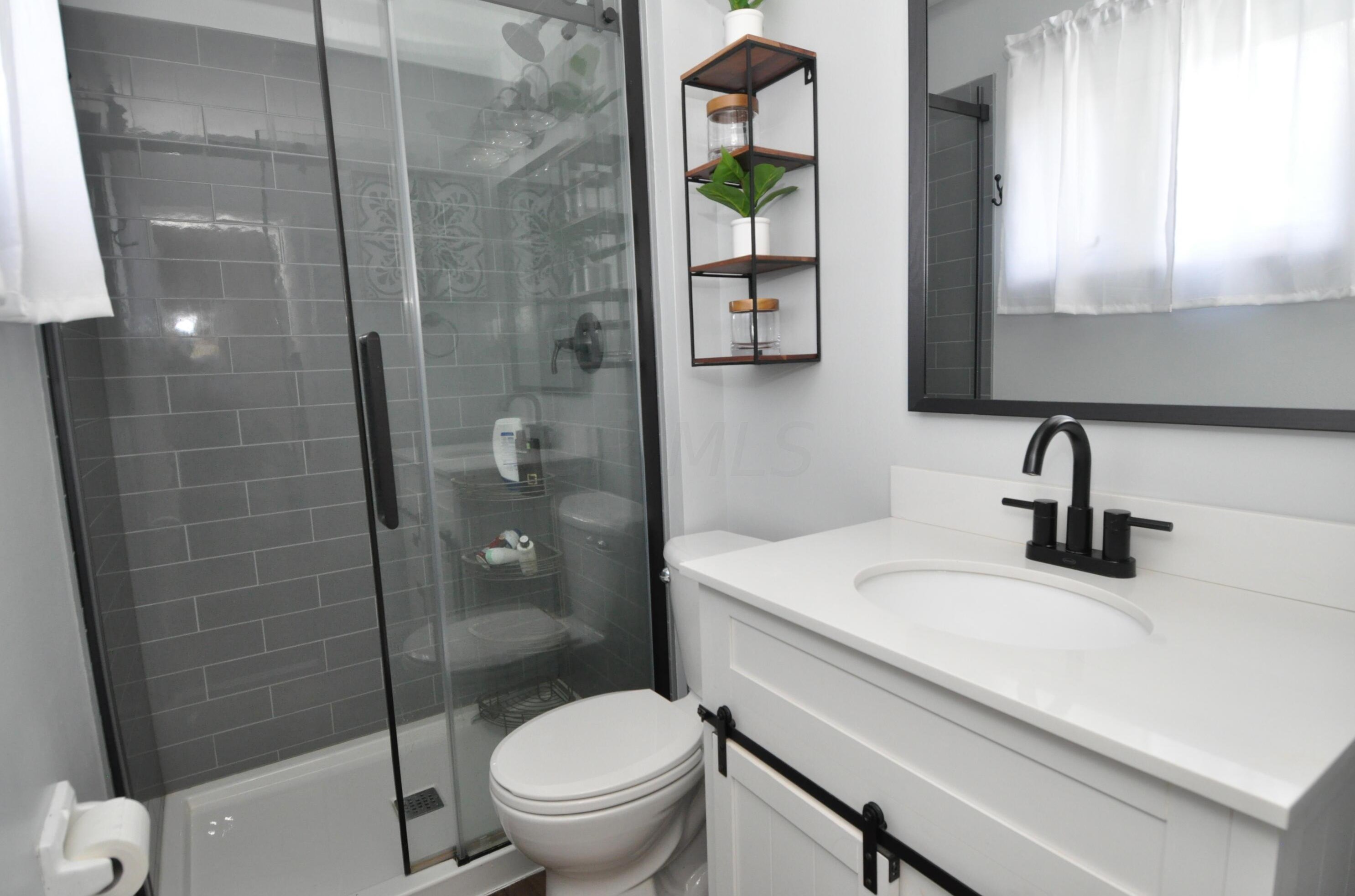 1470 Demorest Rd, Columbus OH 43204-1241 exterior