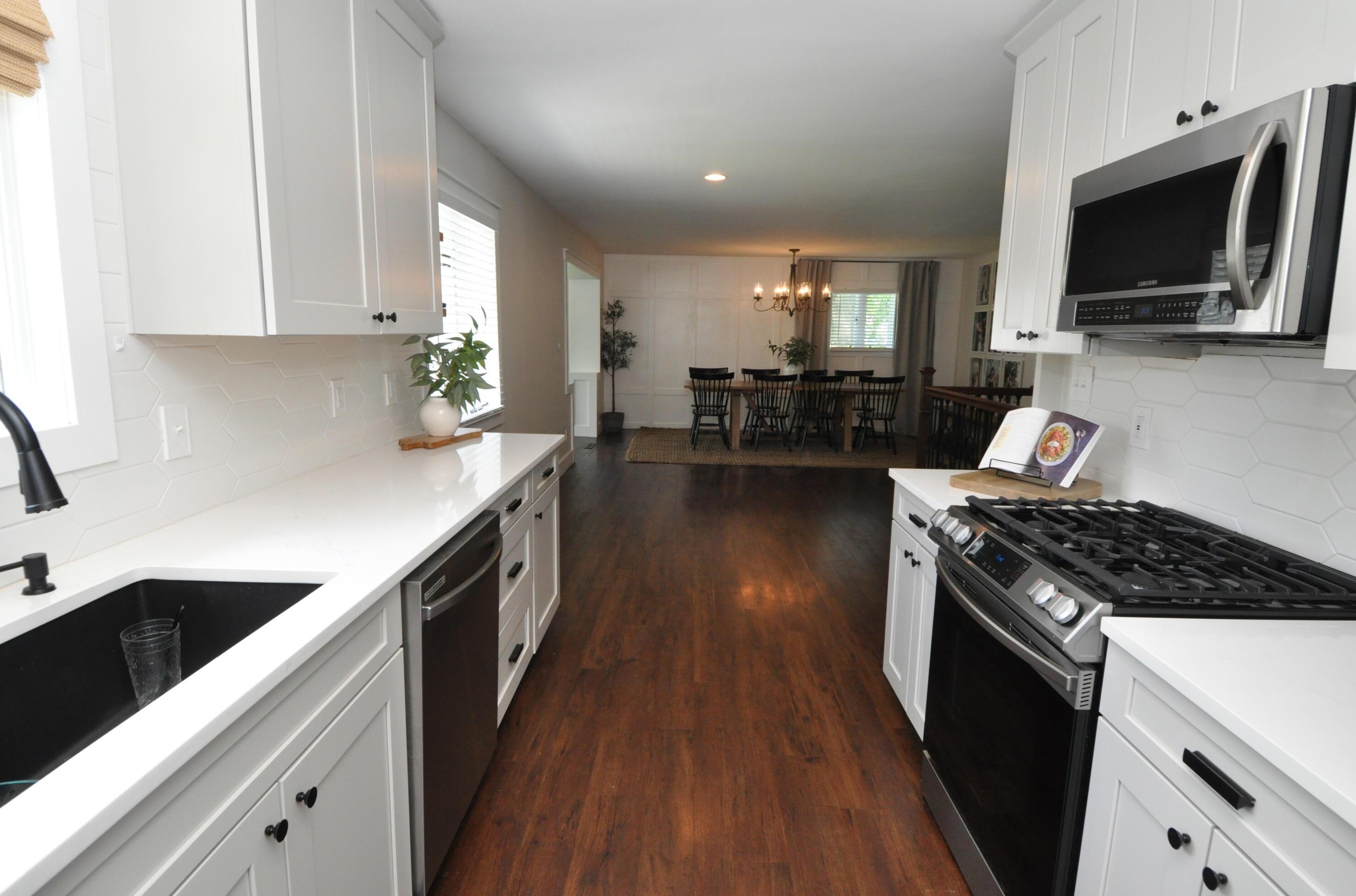 1470 Demorest Rd, Columbus OH 43204-1241 exterior