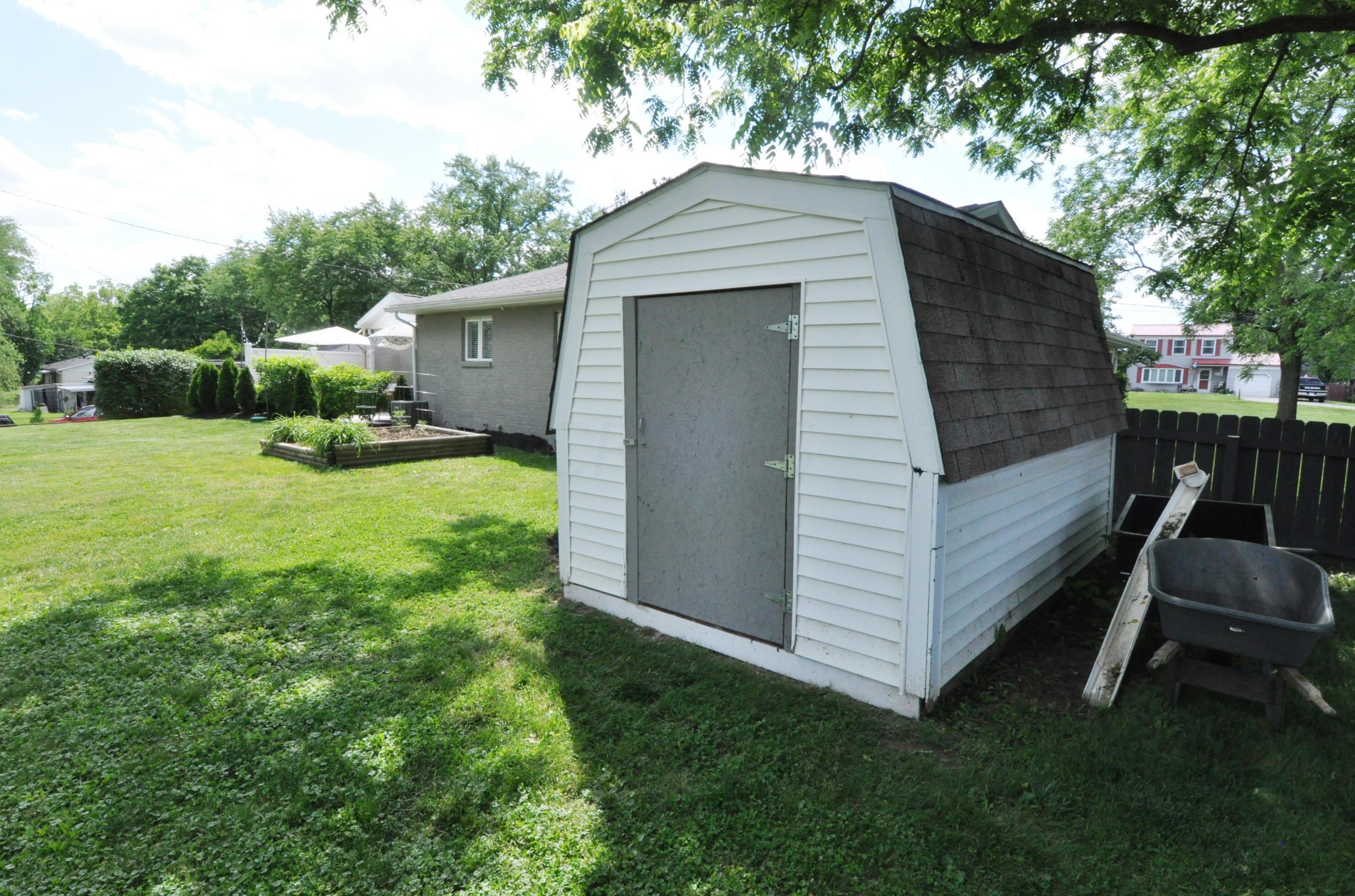 1470 Demorest Rd, Columbus OH 43204-1241 exterior