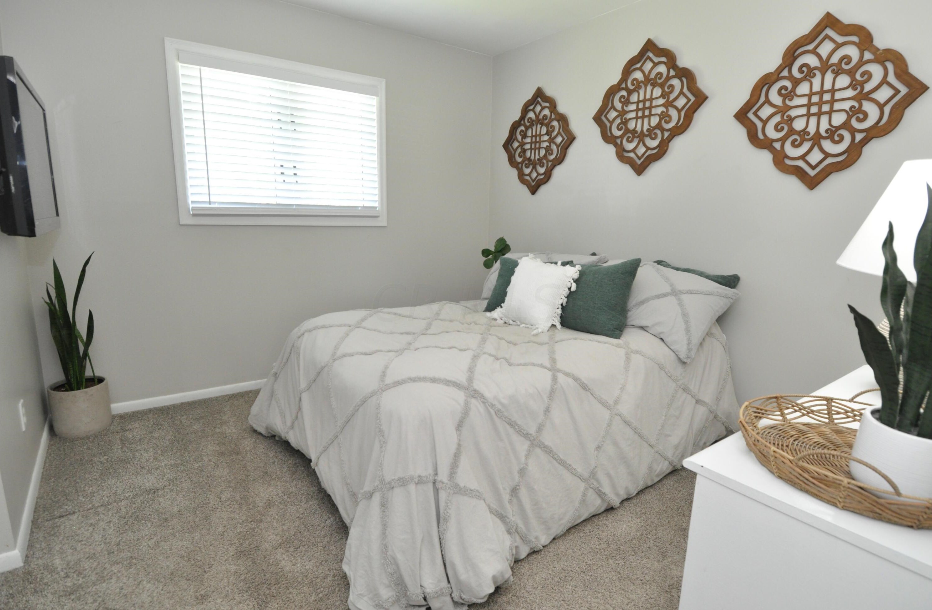 1470 Demorest Rd, Columbus OH 43204-1241 exterior