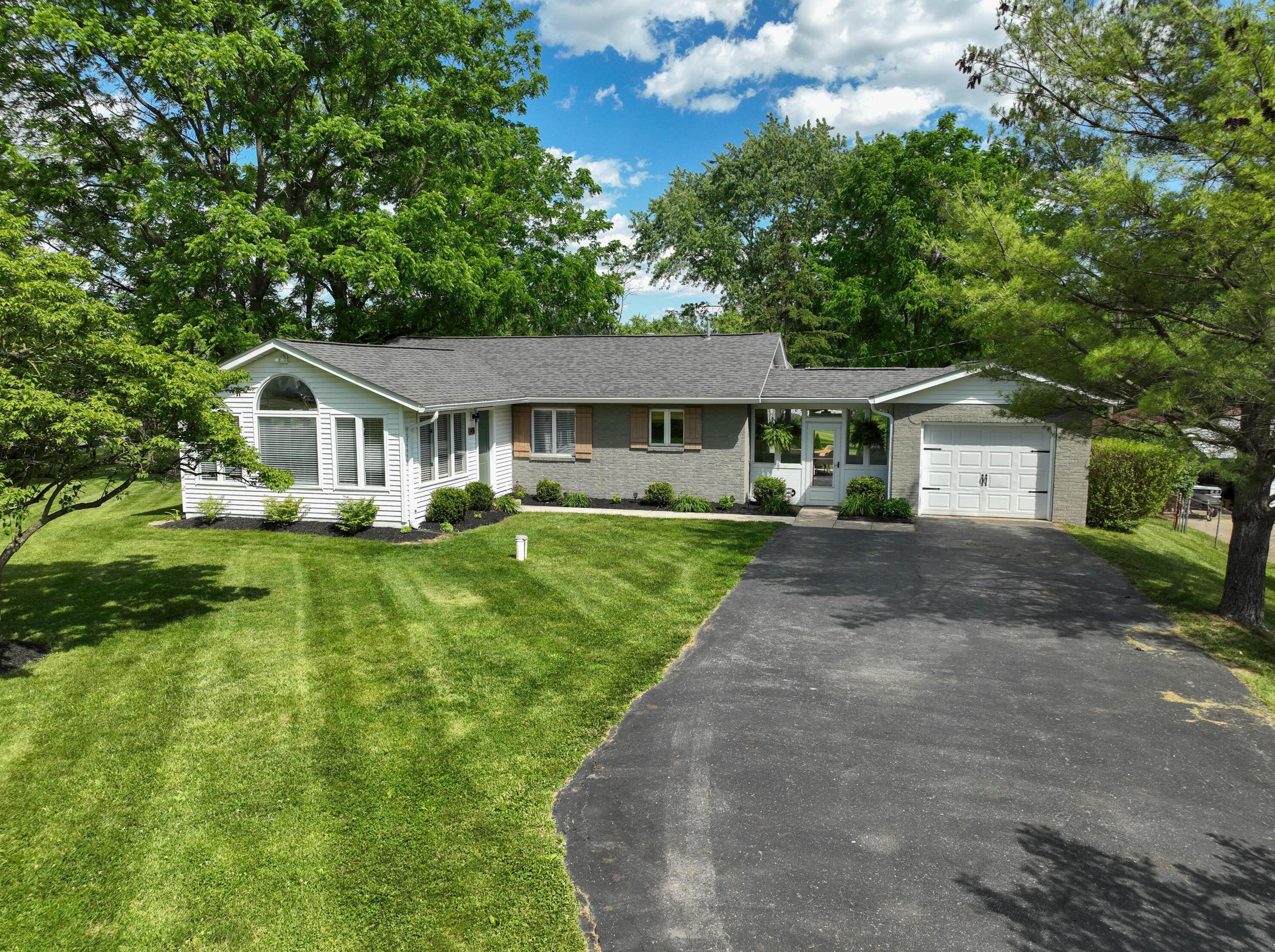 1470 Demorest Rd, Columbus OH 43204-1241 exterior